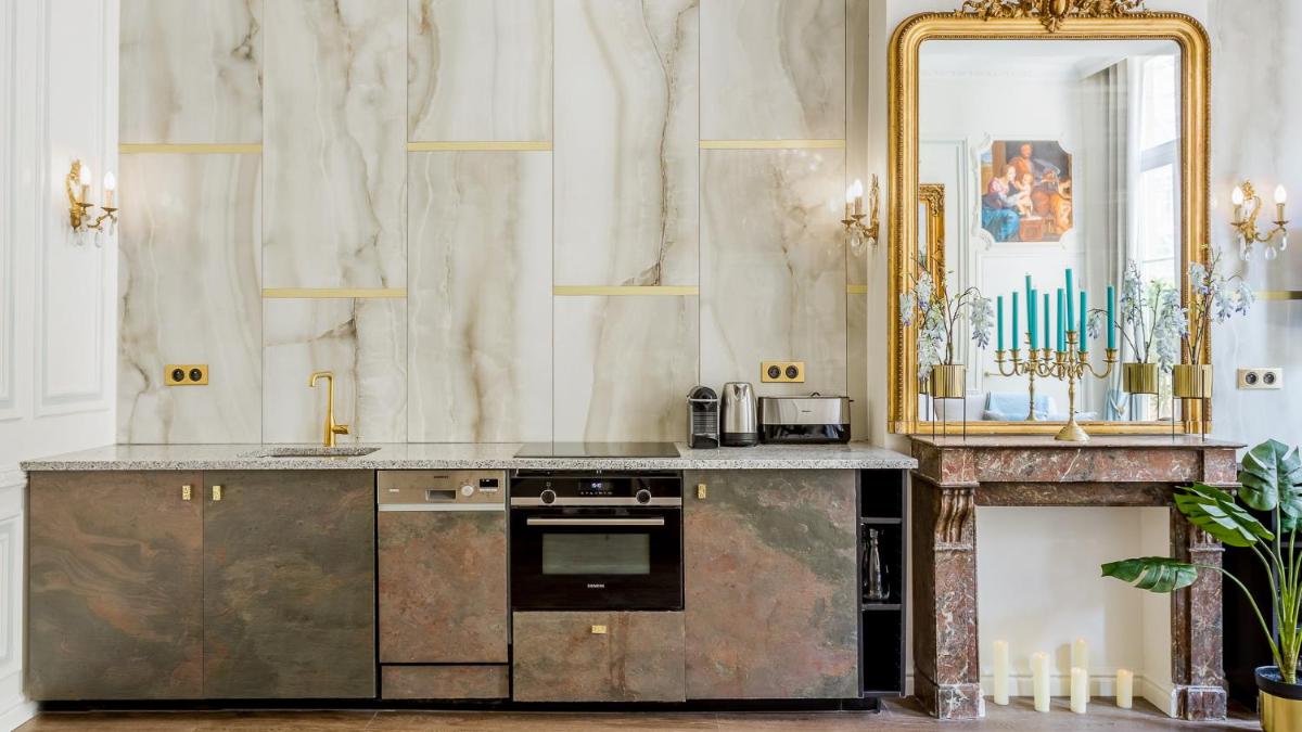 Luxury 3 Bedroom 2 Bathroom Palace Apartment - AC - Louvre