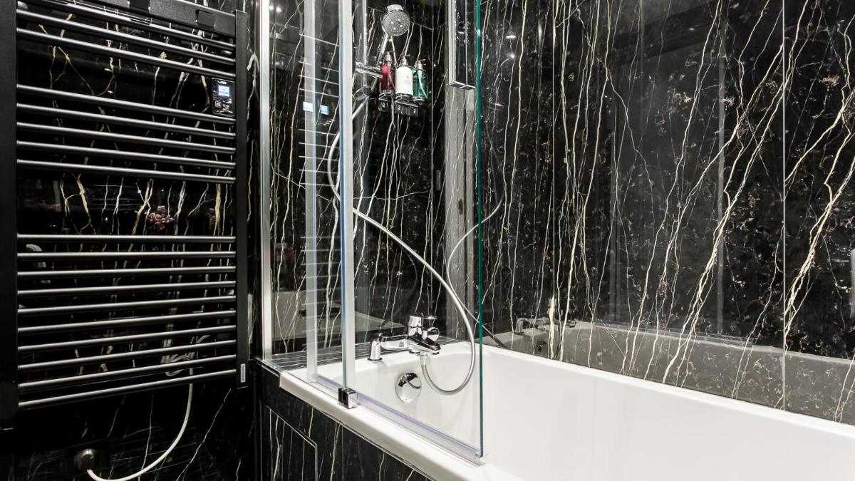 Luxury 3 Bedroom 2 Bathroom Palace Apartment - AC - Louvre