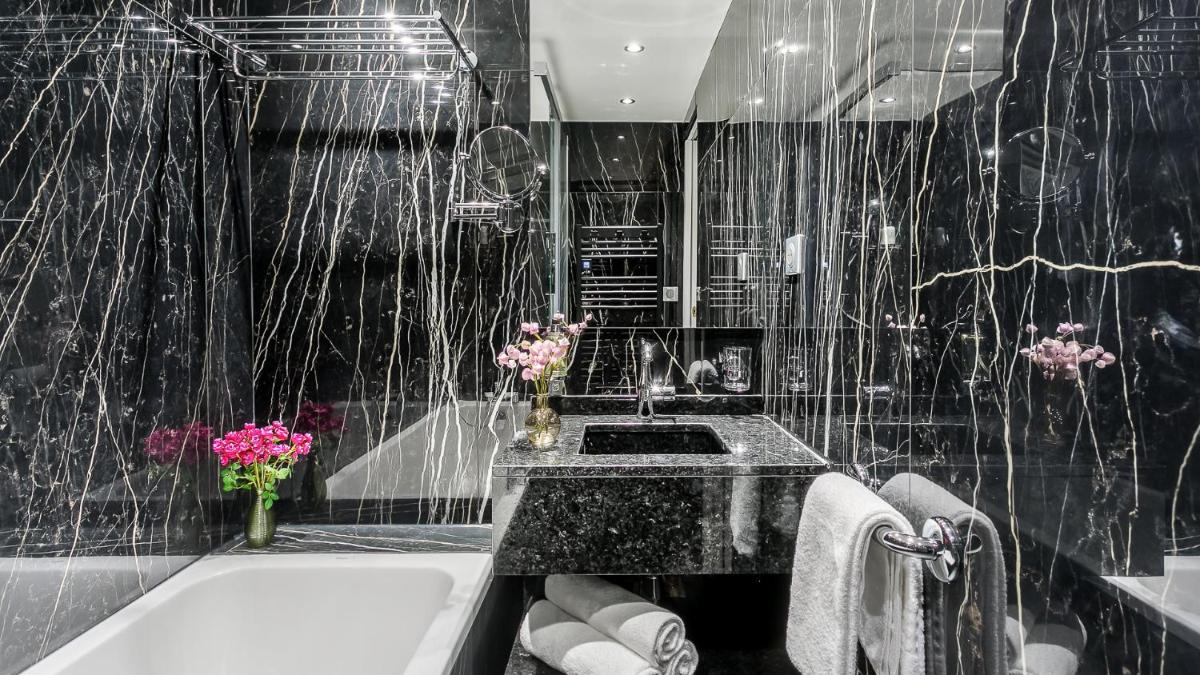 Luxury 3 Bedroom 2 Bathroom Palace Apartment - AC - Louvre