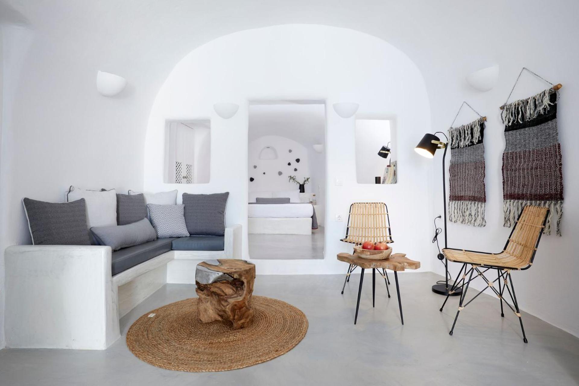 Deluxe 1 Bedroom Cave Villa Outdoor Hot Tub Santorini photo 3