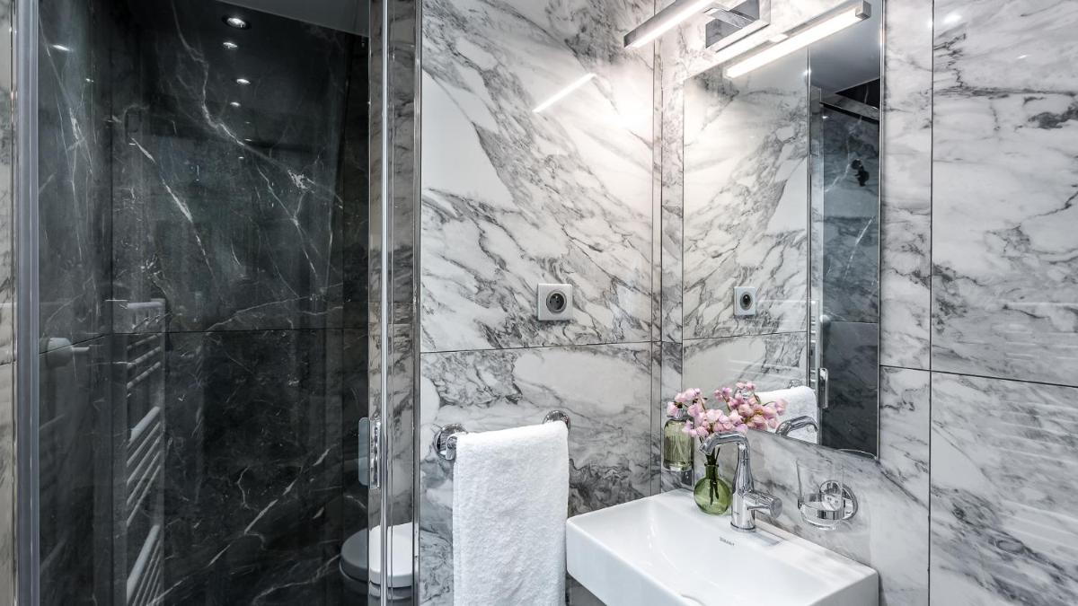 Luxury 3 Bedroom 2 Bathroom Palace Apartment - AC - Louvre
