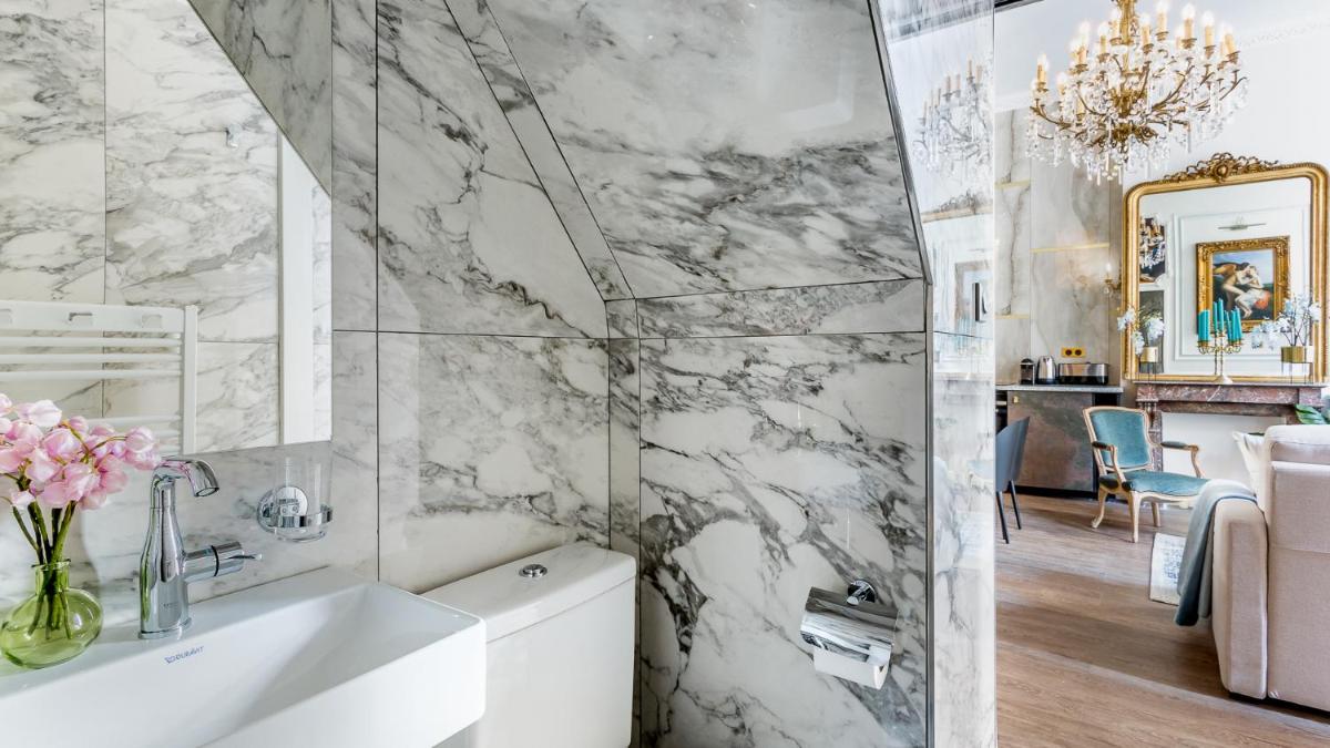 Luxury 3 Bedroom 2 Bathroom Palace Apartment - AC - Louvre