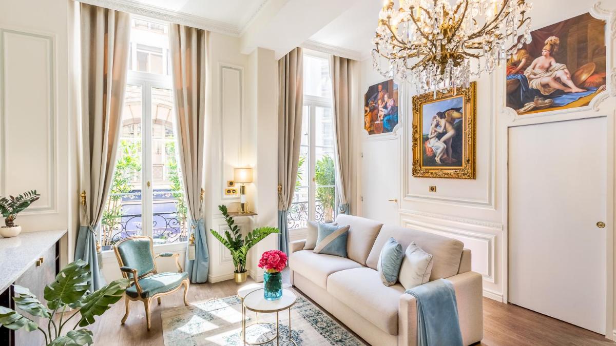 Luxury 3 Bedroom 2 Bathroom Palace Apartment - AC - Louvre