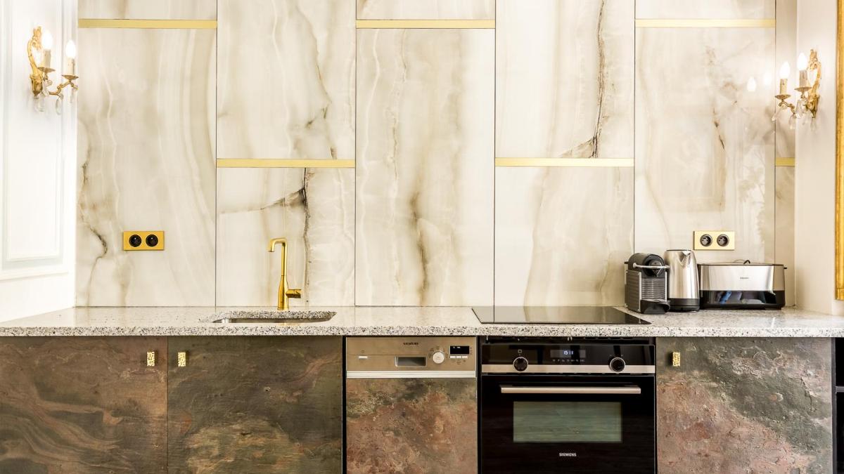 Luxury 3 Bedroom 2 Bathroom Palace Apartment - AC - Louvre