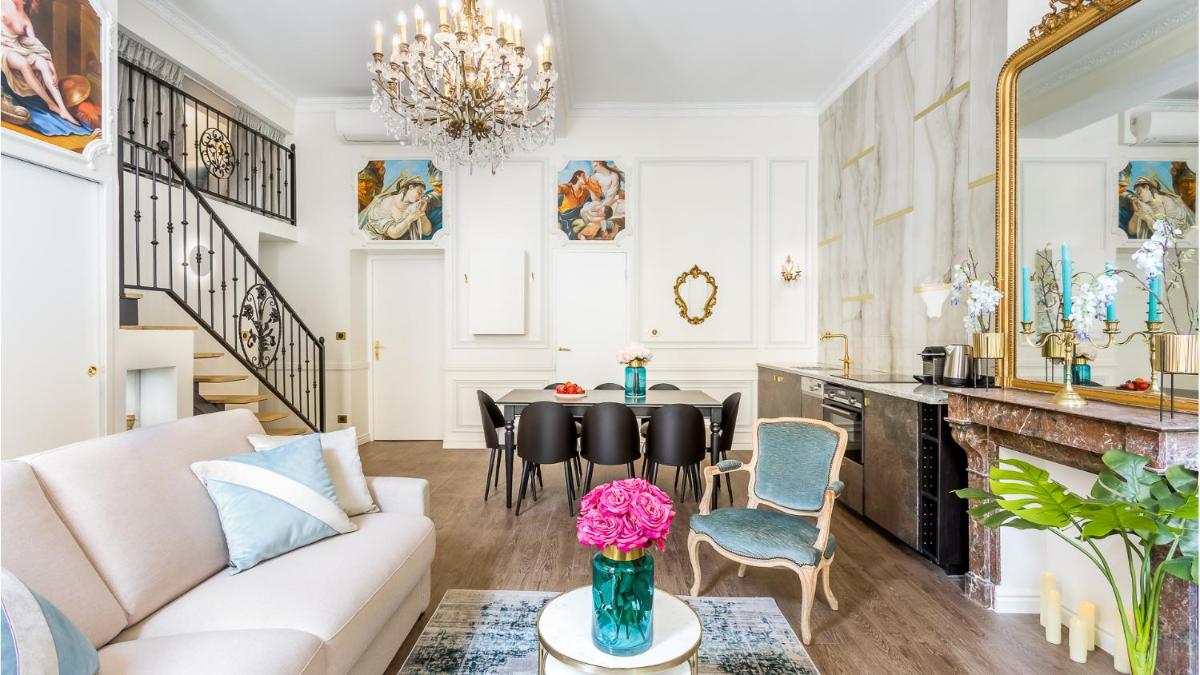 Luxury 3 Bedroom 2 Bathroom Palace Apartment - AC - Louvre