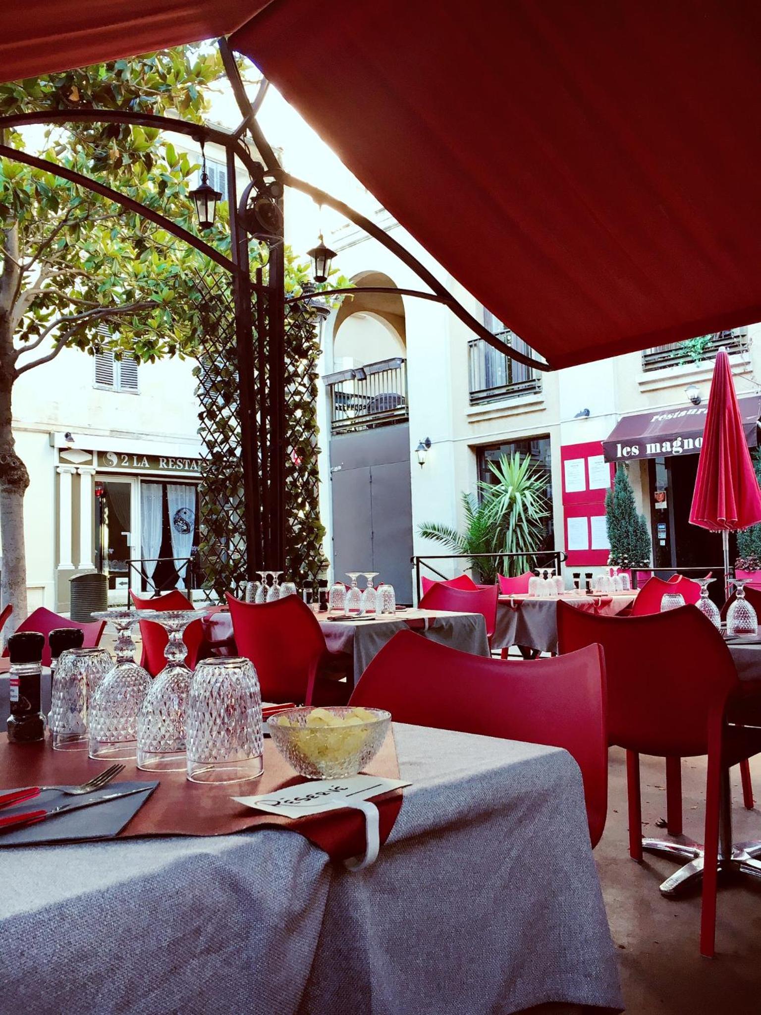 Les Esclafidous, centre ville- Proche Arènes & Maison Carrée