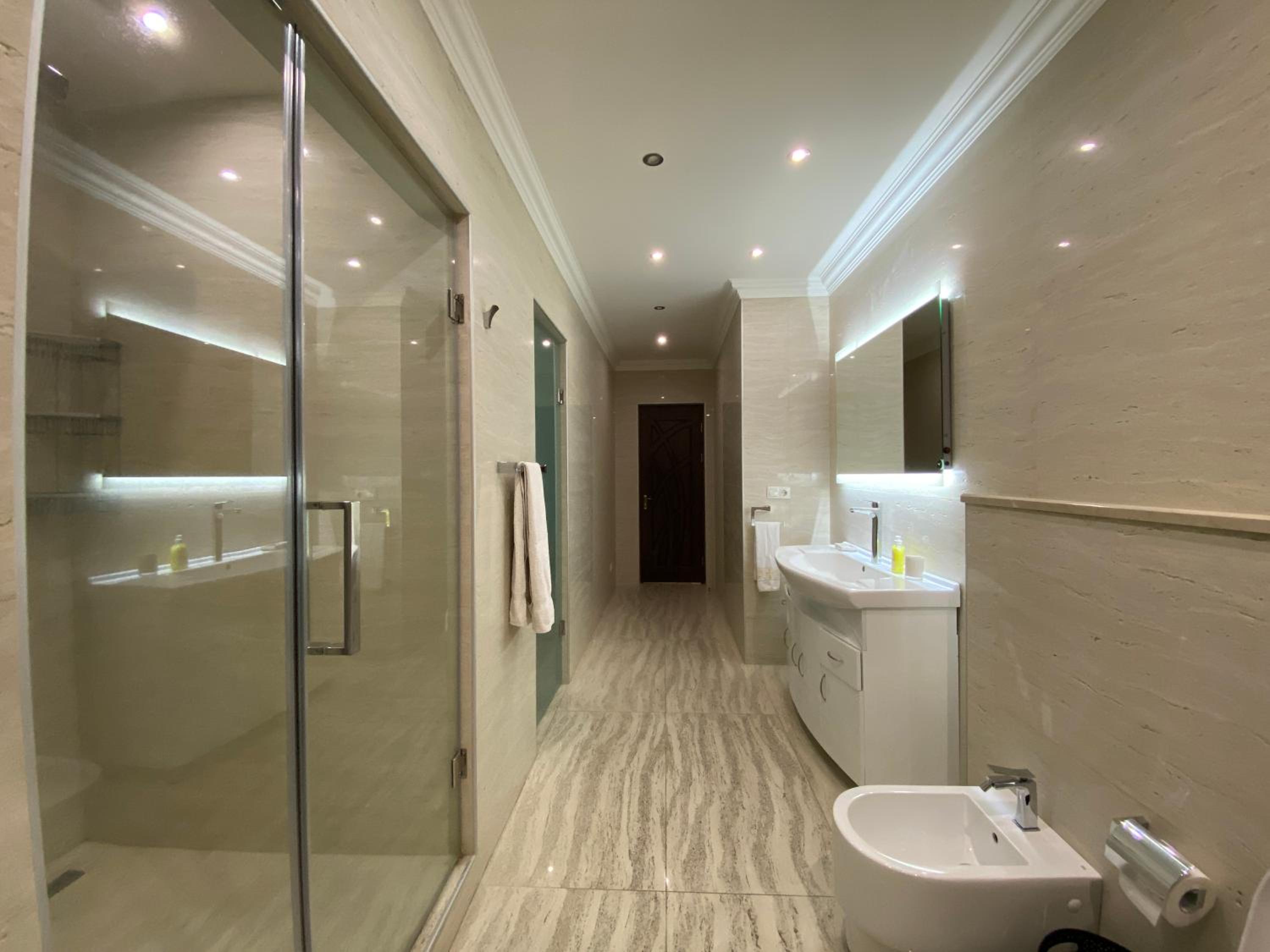 Teryan street 3 bedrooms Luxury and Unique apartment TT777