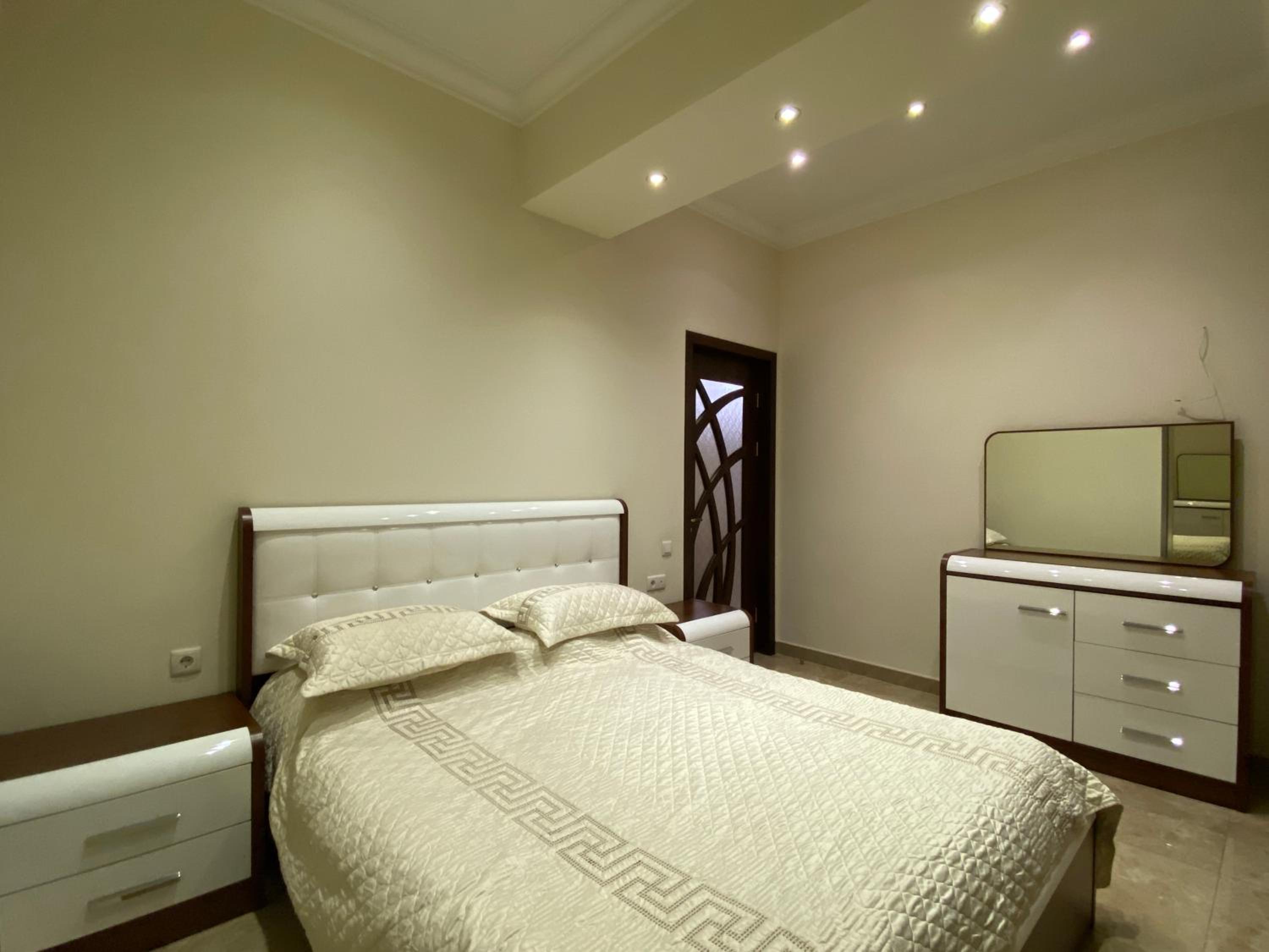 Teryan street 3 bedrooms Luxury and Unique apartment TT777