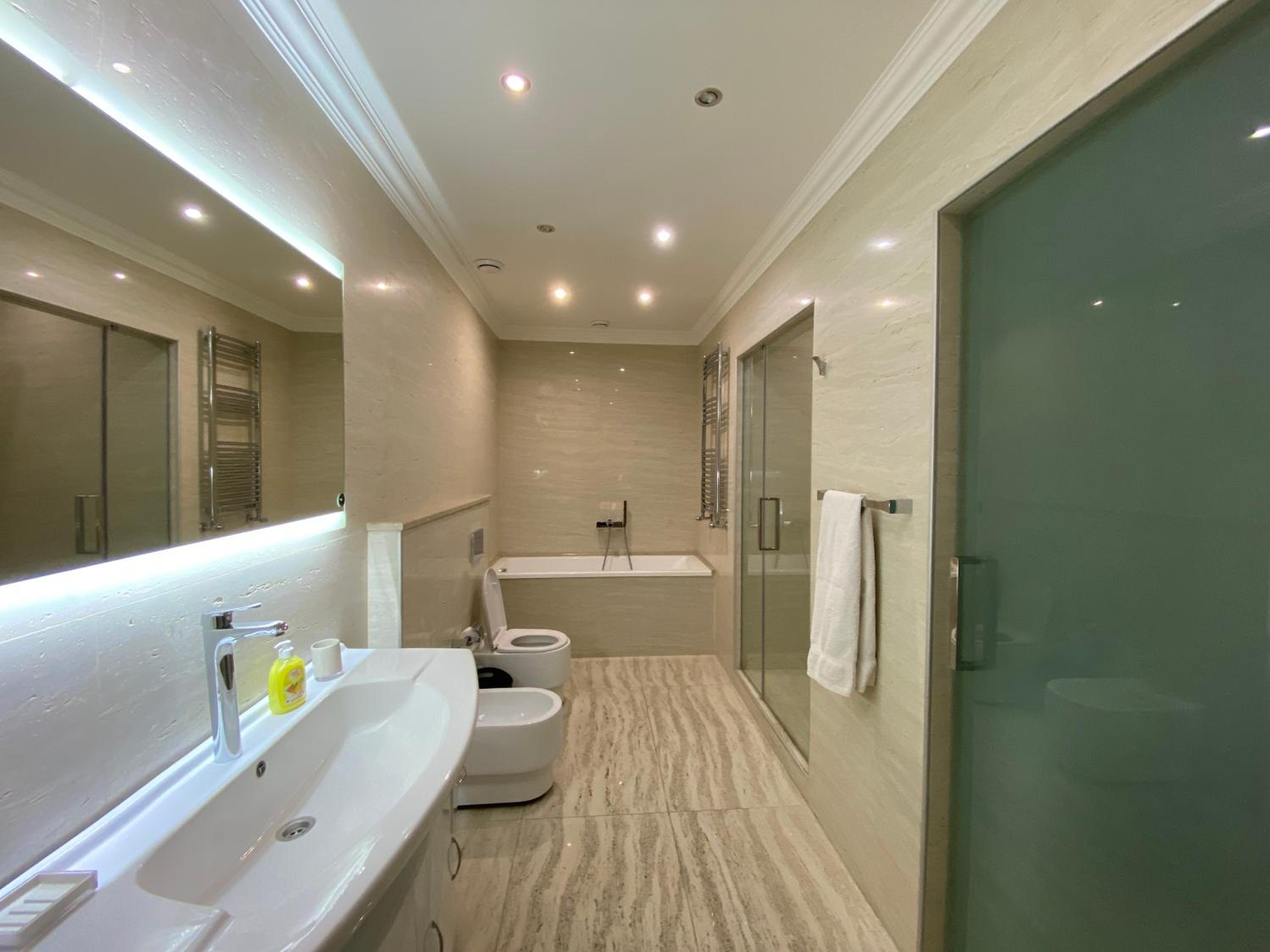 Teryan street 3 bedrooms Luxury and Unique apartment TT777