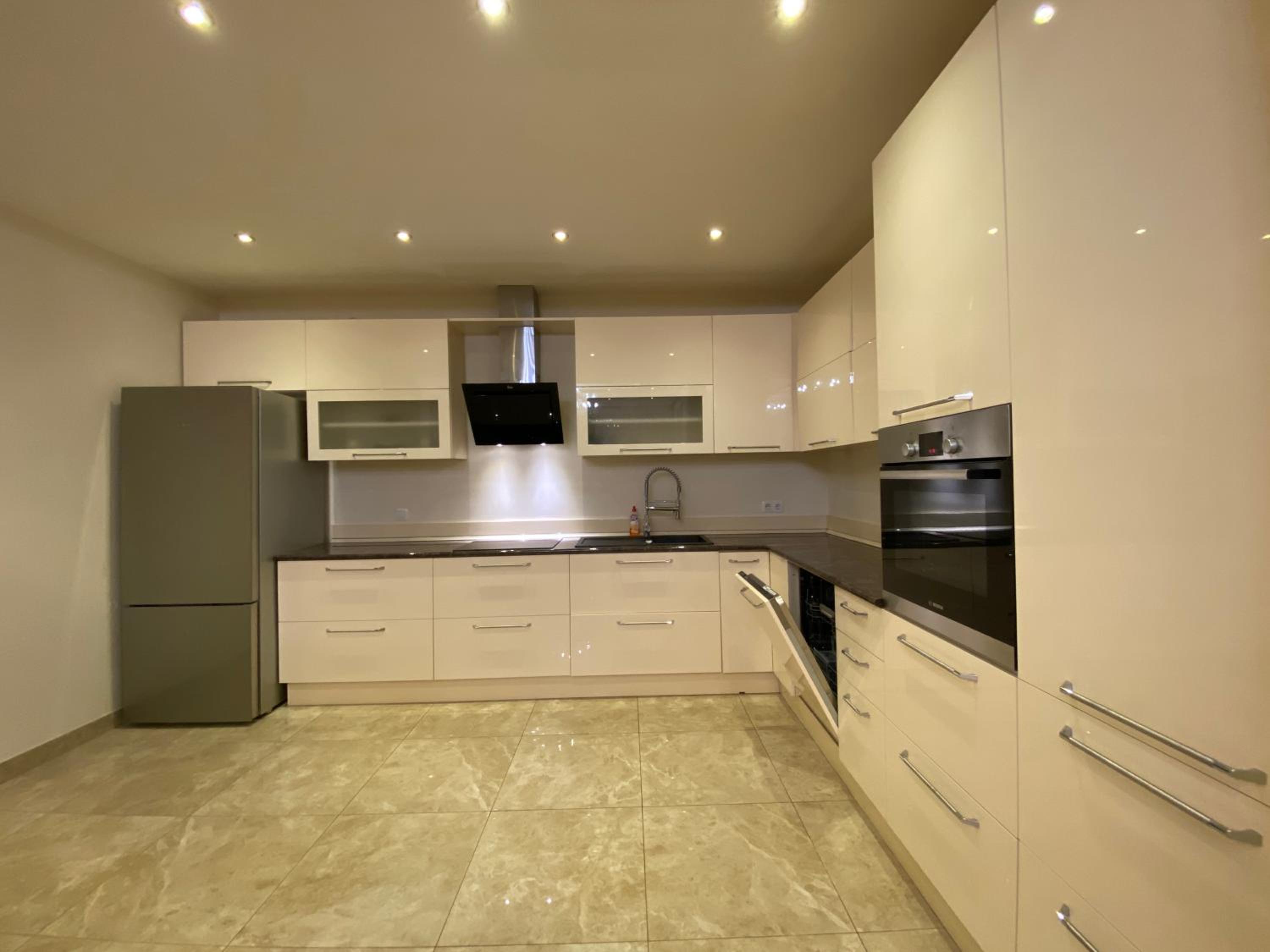 Teryan street 3 bedrooms Luxury and Unique apartment TT777