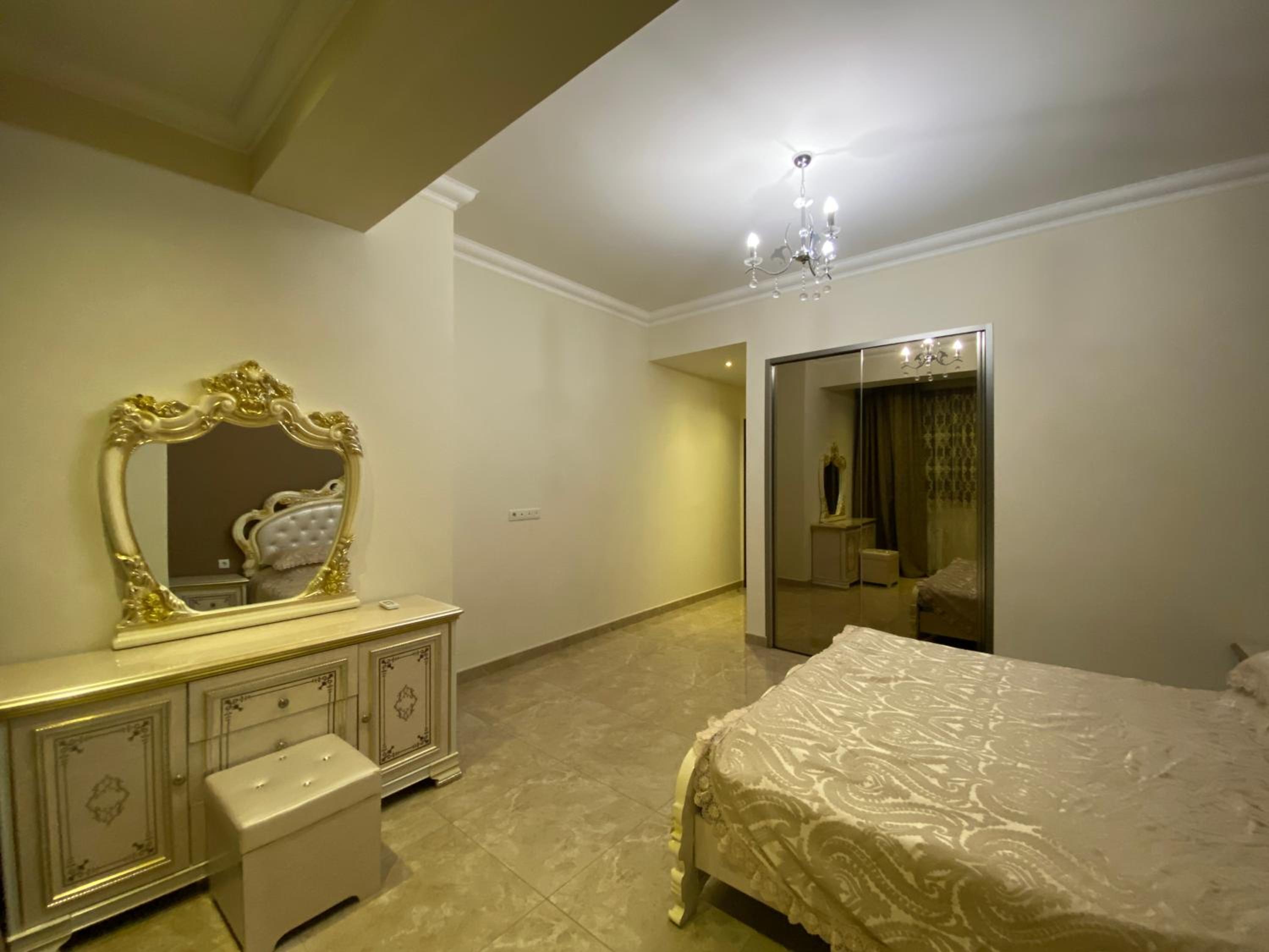 Teryan street 3 bedrooms Luxury and Unique apartment TT777