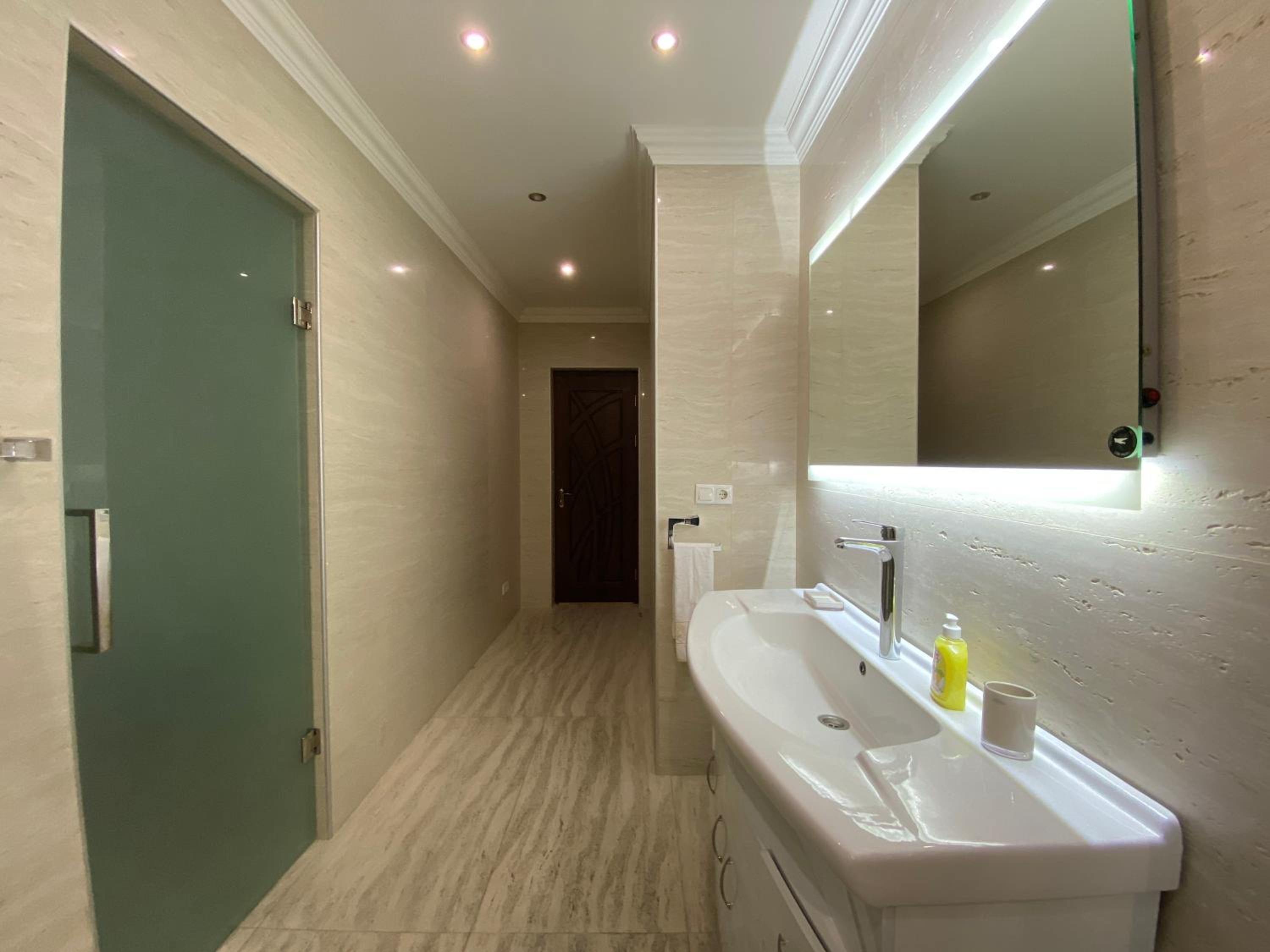 Teryan street 3 bedrooms Luxury and Unique apartment TT777
