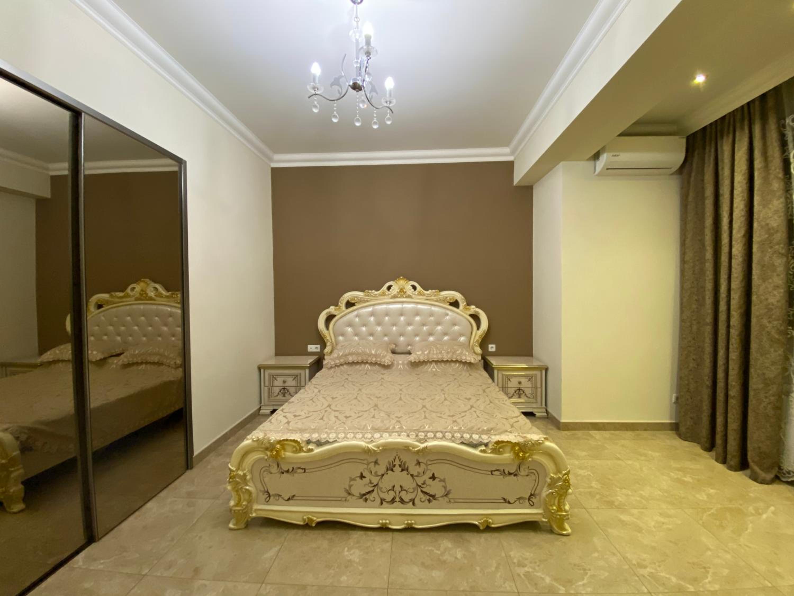 Teryan street 3 bedrooms Luxury and Unique apartment TT777