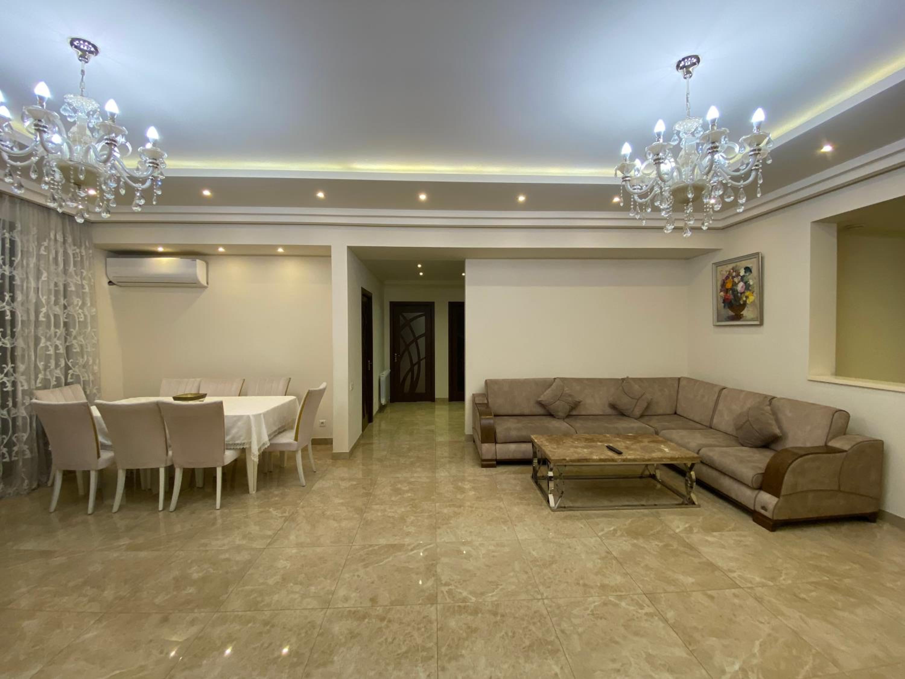 Teryan street 3 bedrooms Luxury and Unique apartment TT777