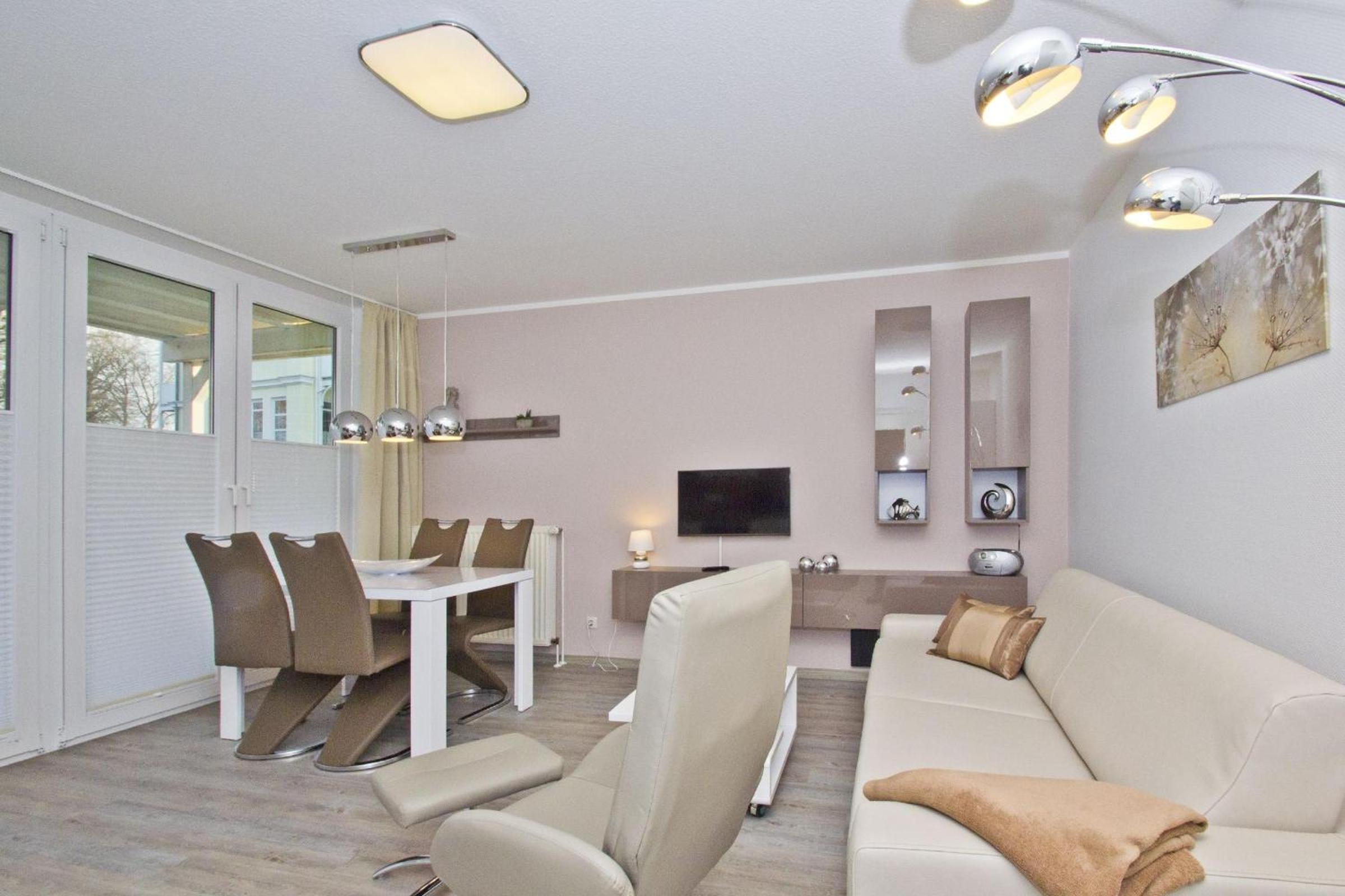 strandnah, Terrasse, AHOI Erlebnisbad gratis in Sellin - Strandresidenz Brandenburg FeWo01