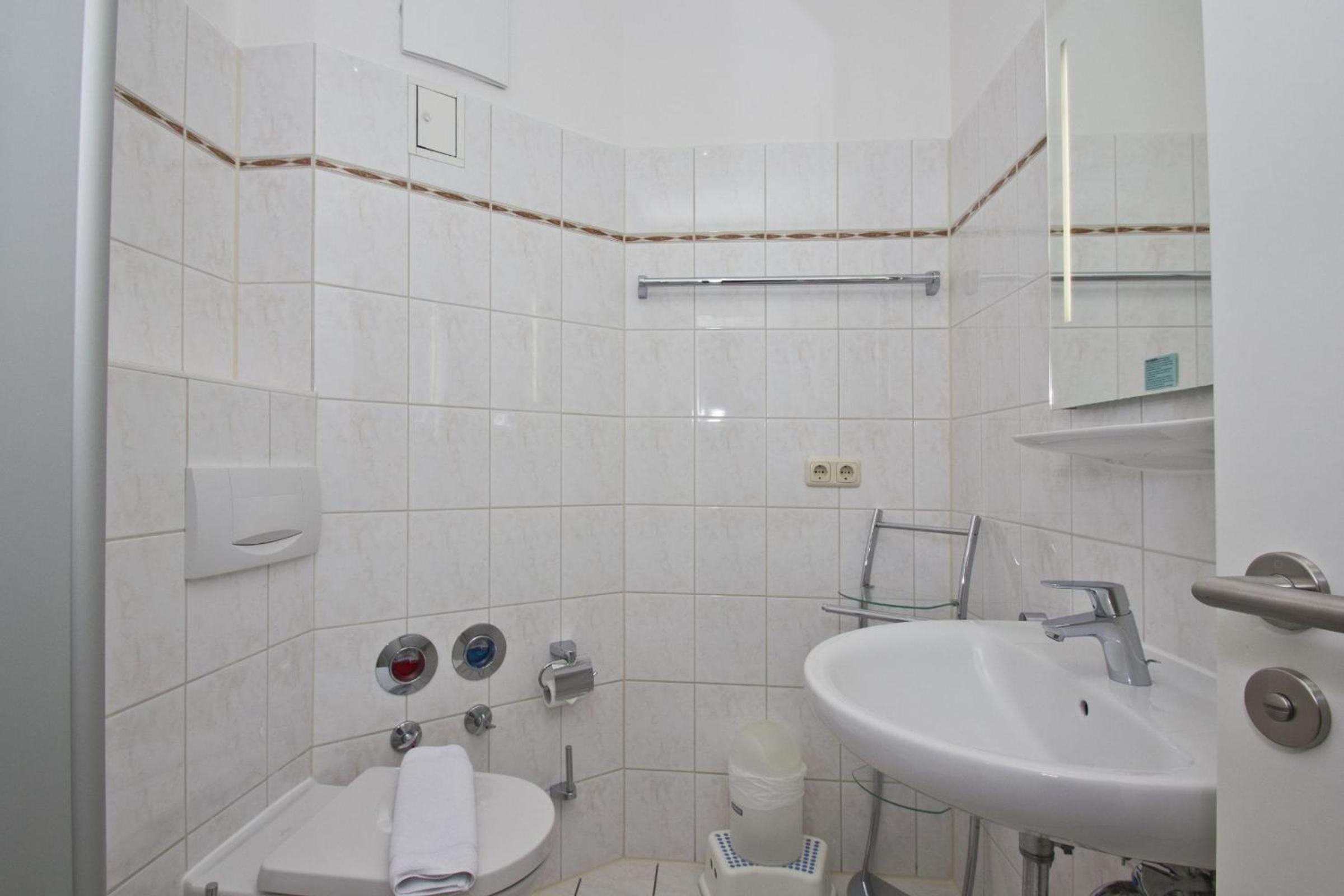strandnah, Terrasse, AHOI Erlebnisbad gratis in Sellin - Strandresidenz Brandenburg FeWo01