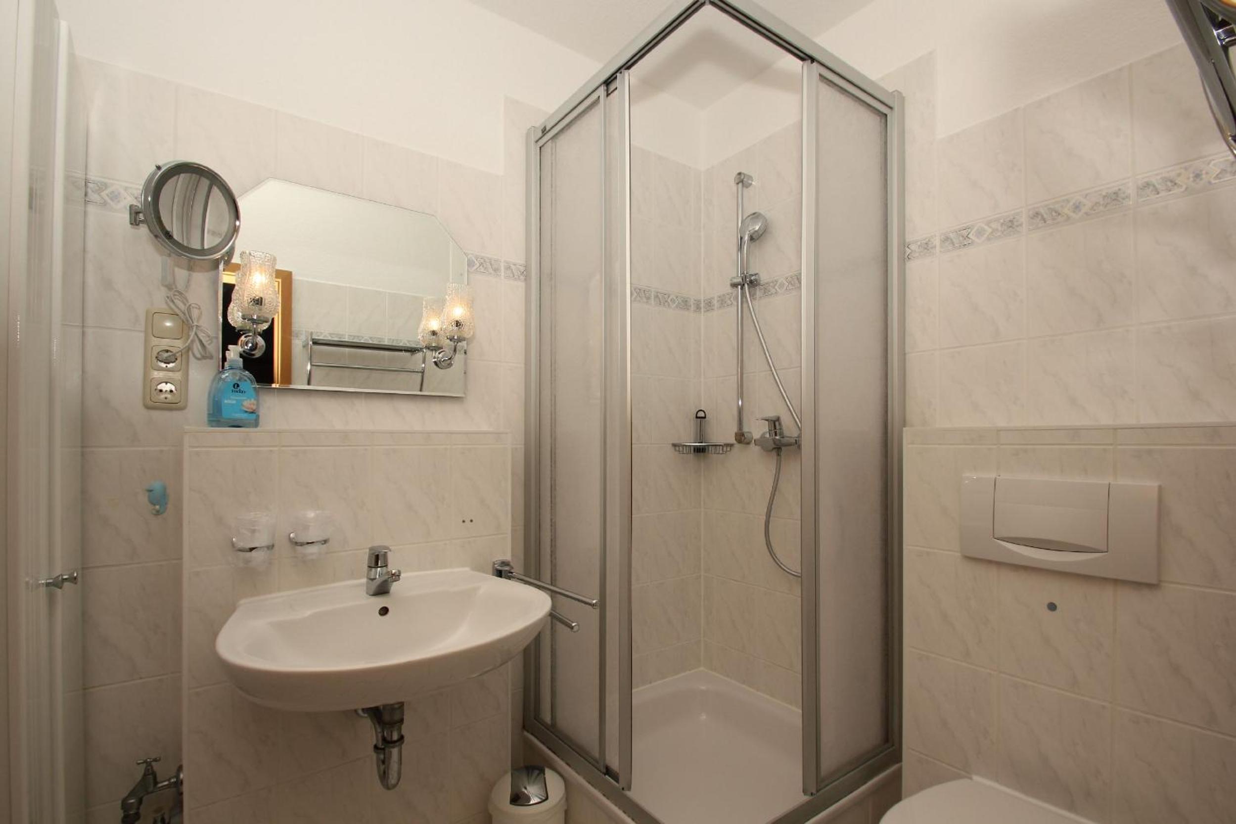 Villa Karola Ferienwohnung 12 mit Sauna- und Schwimmbadnutzung im AHOI Sellin