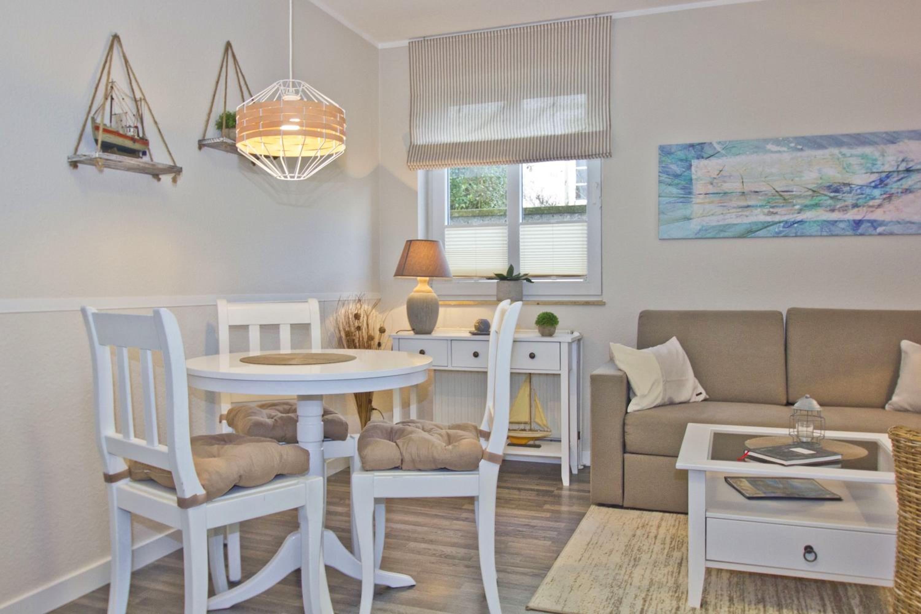 zentrale FeWo mit Balkon, gratis Nutzung vom AHOI Erlebnisbad und Sauna in Sellin - Villa Buskam FeWo 24