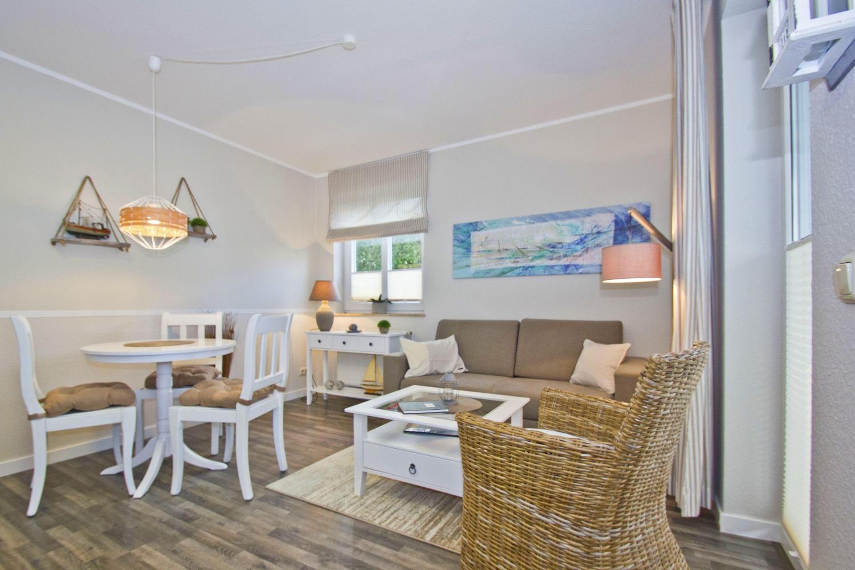 zentrale FeWo mit Balkon, gratis Nutzung vom AHOI Erlebnisbad und Sauna in Sellin - Villa Buskam FeWo 24