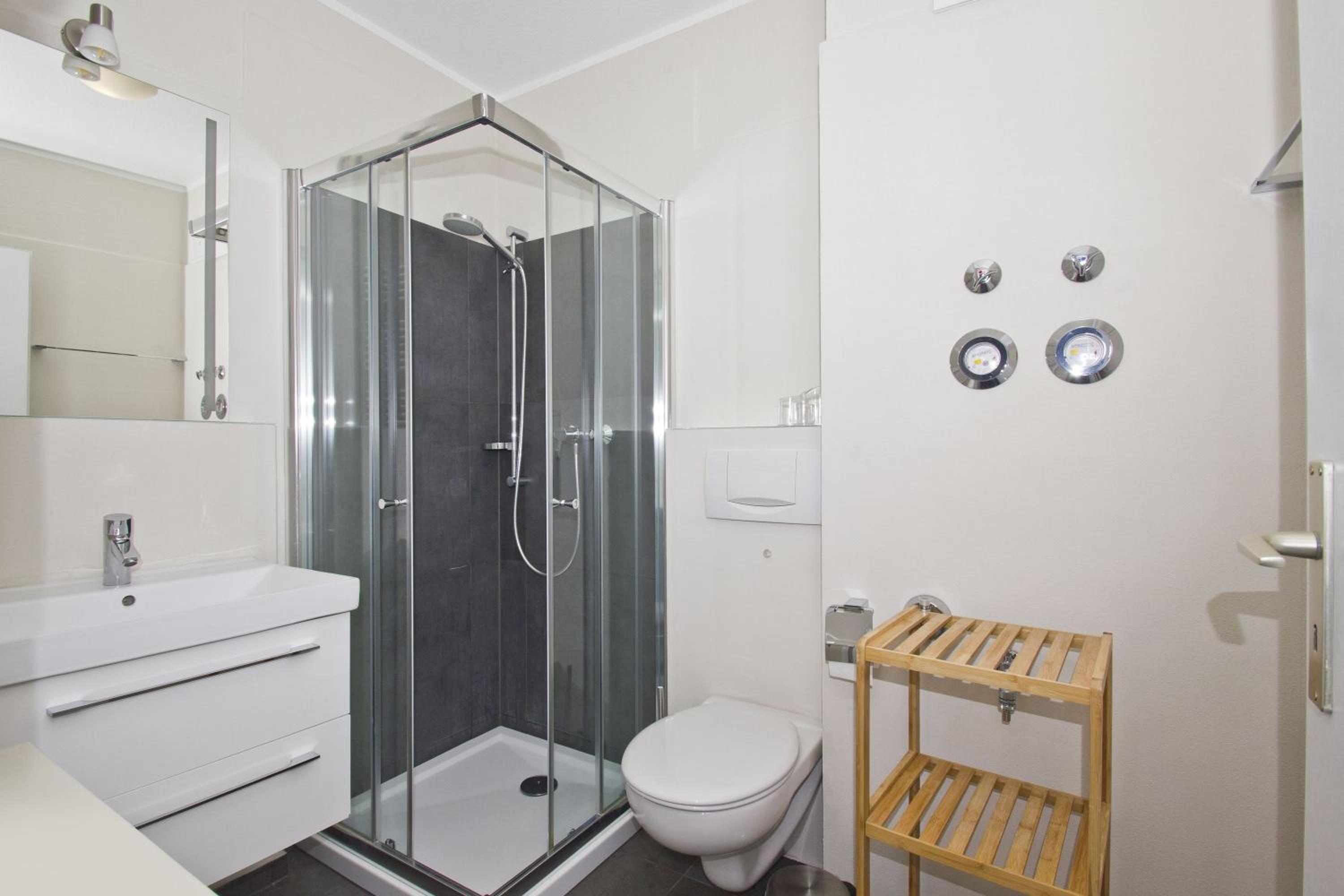 zentrale FeWo mit Balkon, gratis Nutzung vom AHOI Erlebnisbad und Sauna in Sellin - Villa Buskam FeWo 24