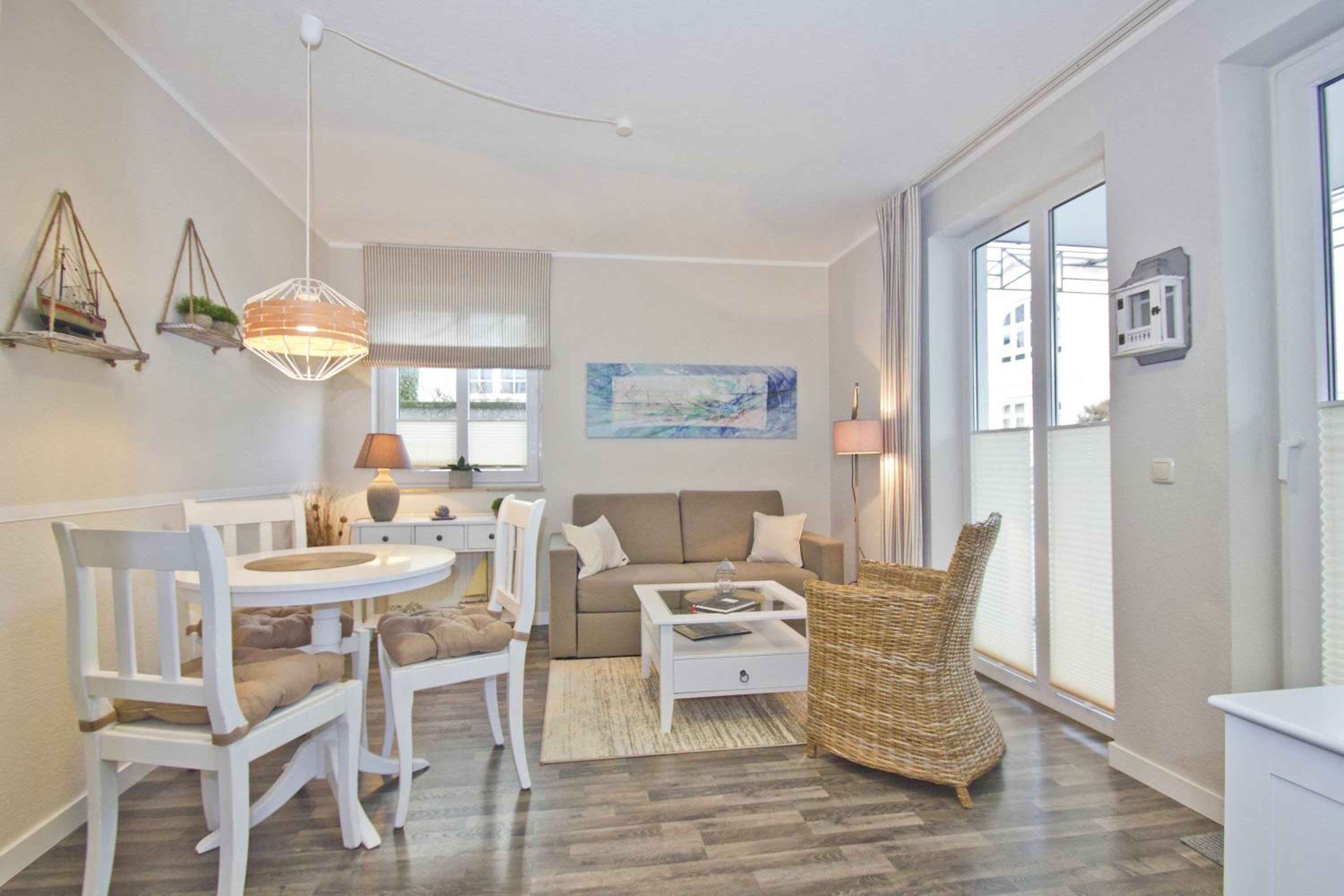 zentrale FeWo mit Balkon, gratis Nutzung vom AHOI Erlebnisbad und Sauna in Sellin - Villa Buskam FeWo 24