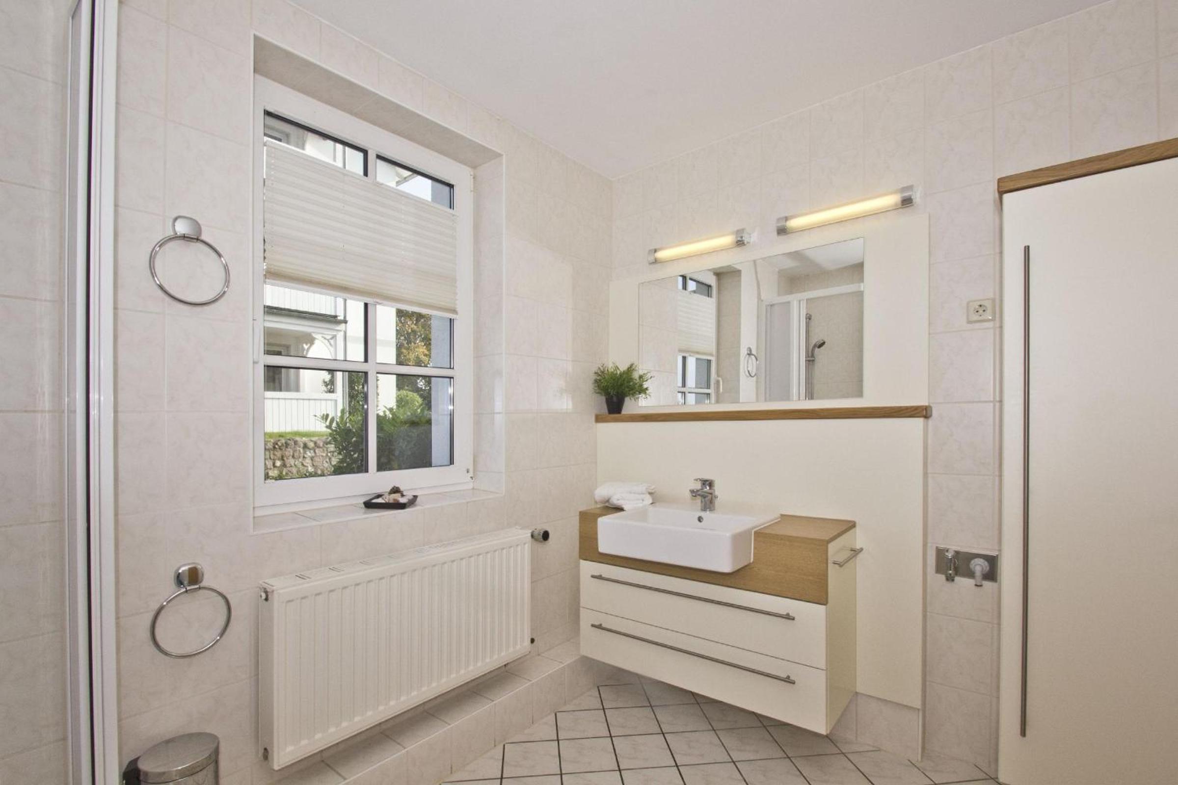 Haus Blick zur See Ferienwohnung 01 - mit Sauna- und Schwimmbadnutzung im AHOI Sellin