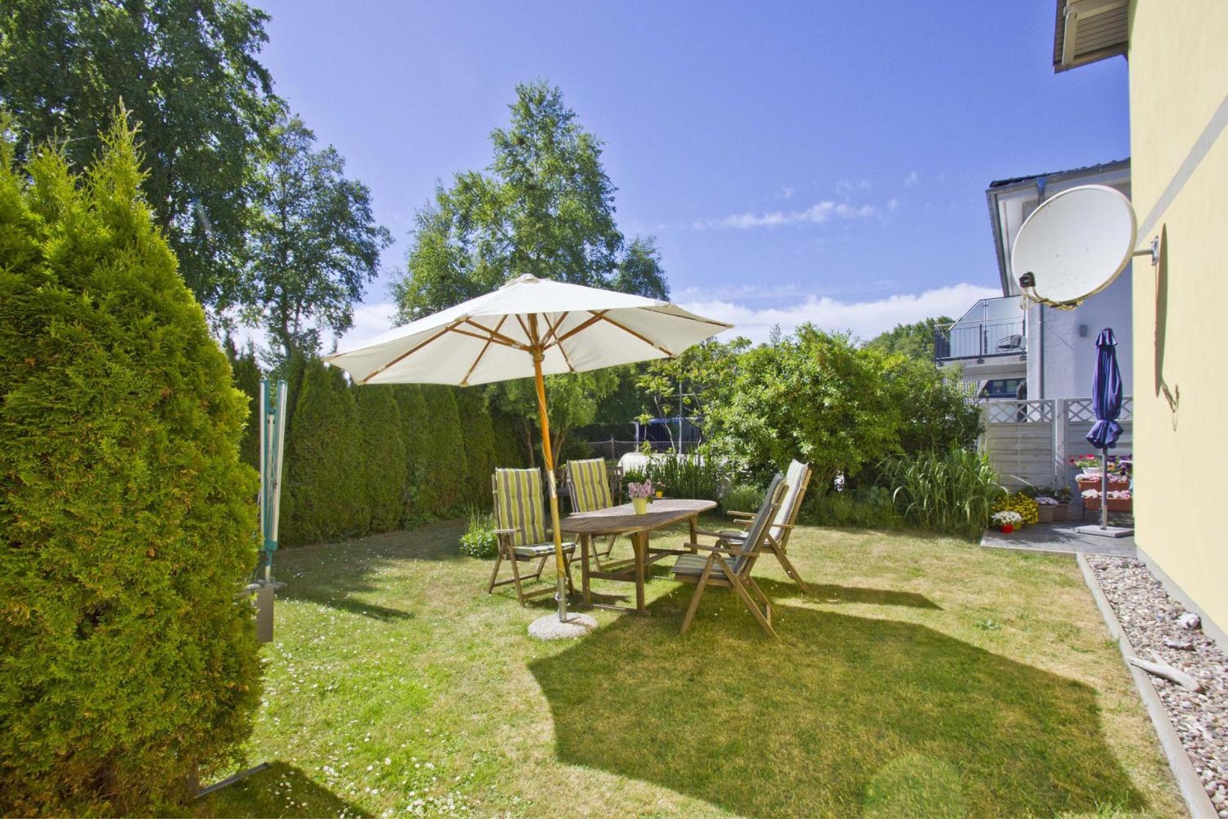 F-1069 Strandhaus Göhren FeWo 05 strandnah, Gartennutzung