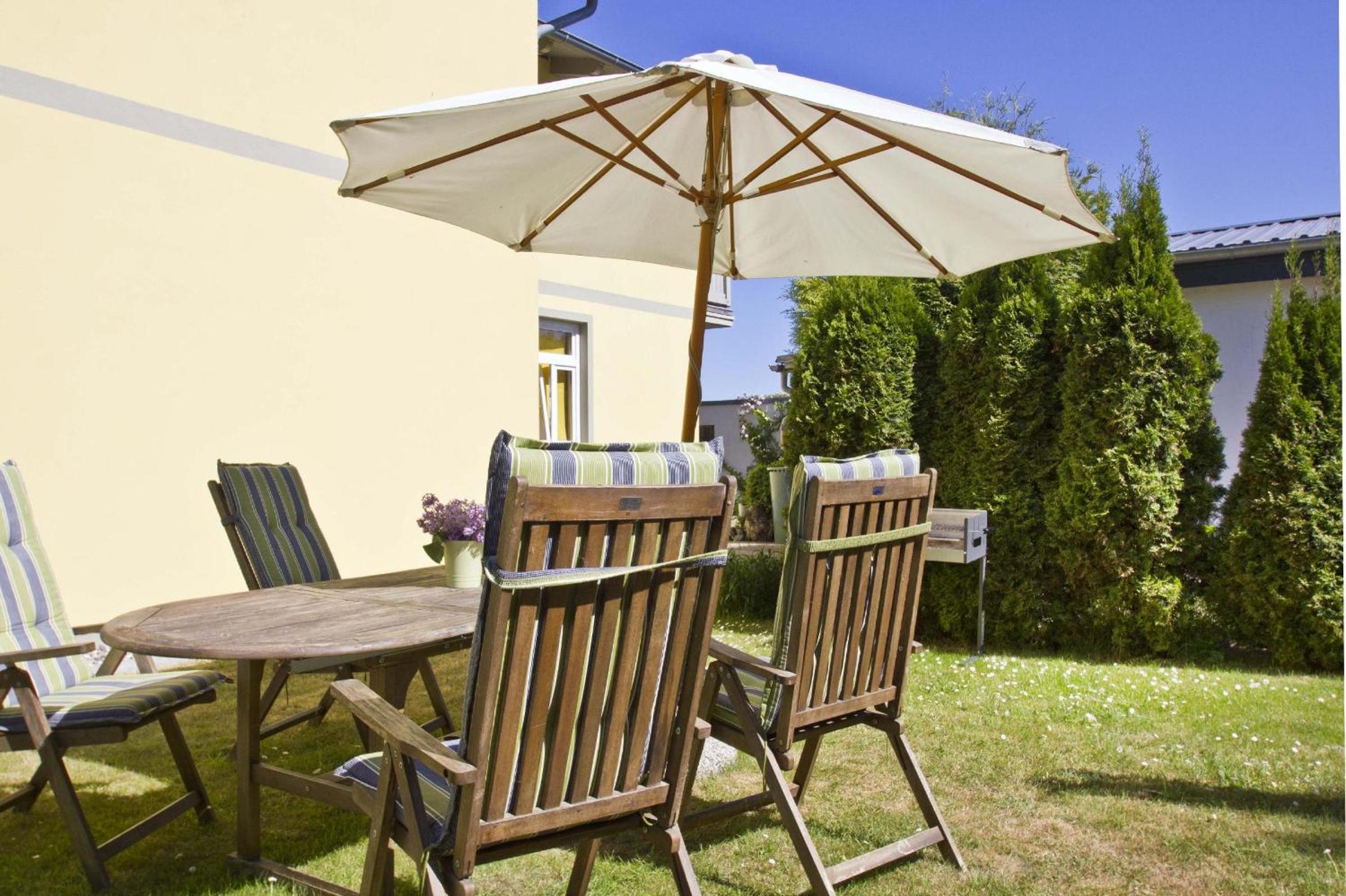 F-1069 Strandhaus Göhren FeWo 06 strandnah, Gartennutzung