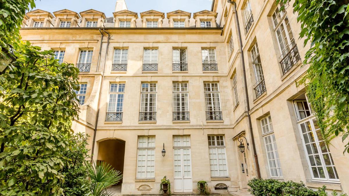 Luxury 3 bedroom Loft in Heritage Building - LE MARAIS