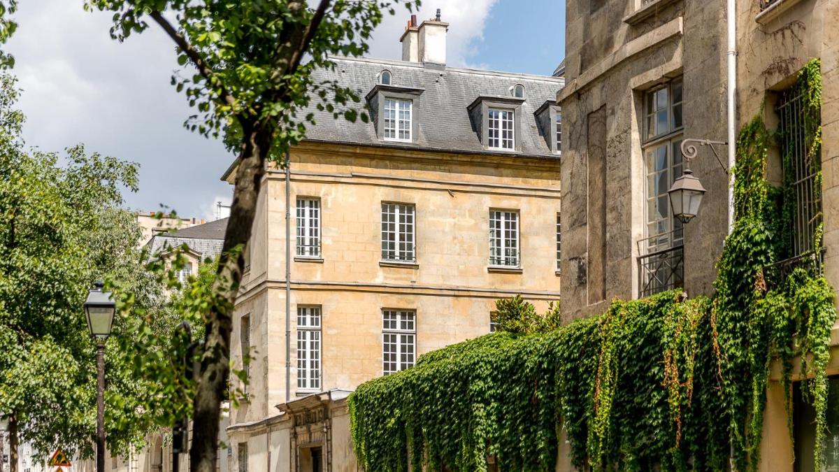 Luxury 3 bedroom Loft in Heritage Building - LE MARAIS