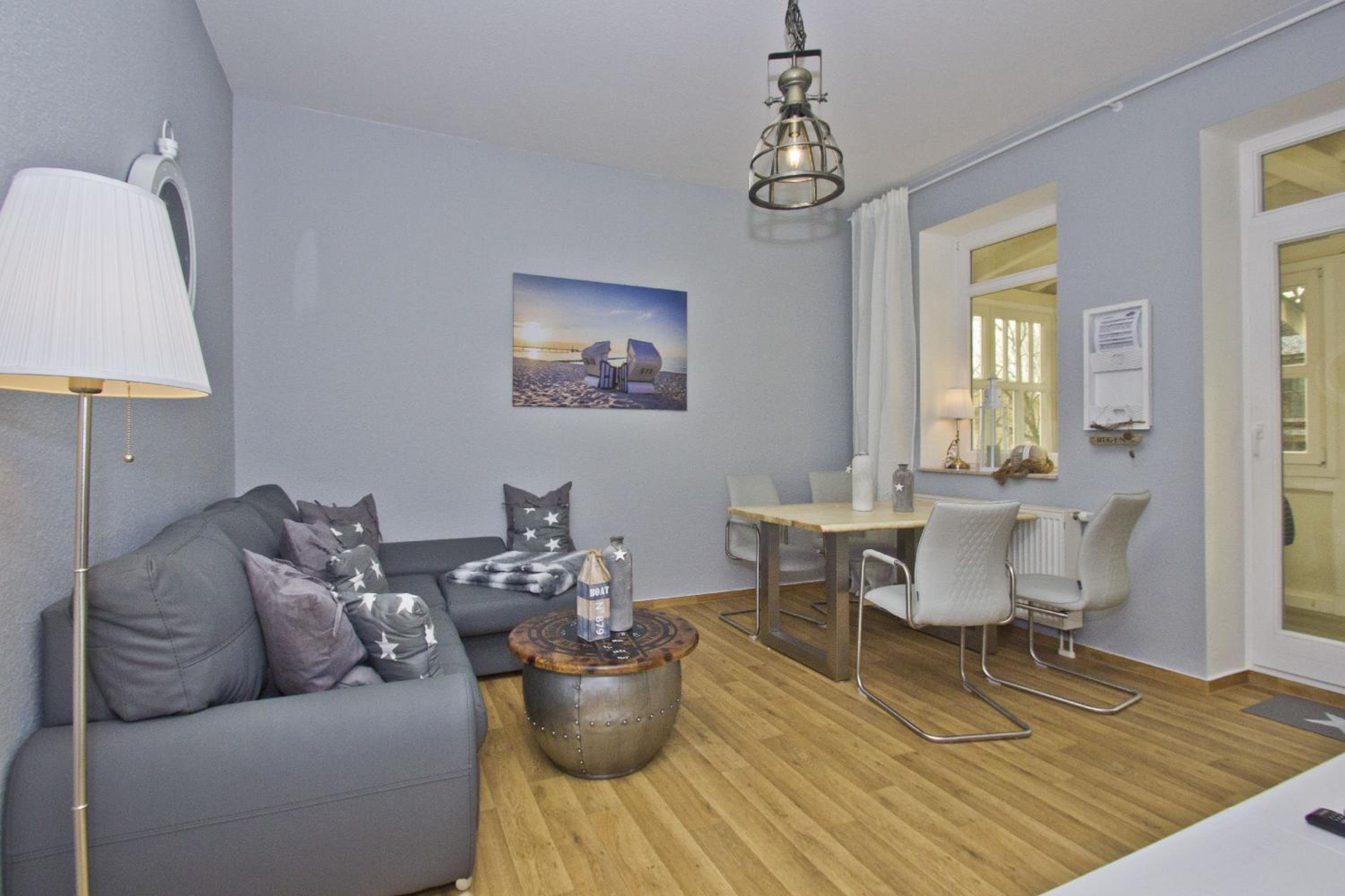 ruhige Lage, Ferienwohnung im Bäderstil mit Wintergarten - Villa Möwe FeWo 04