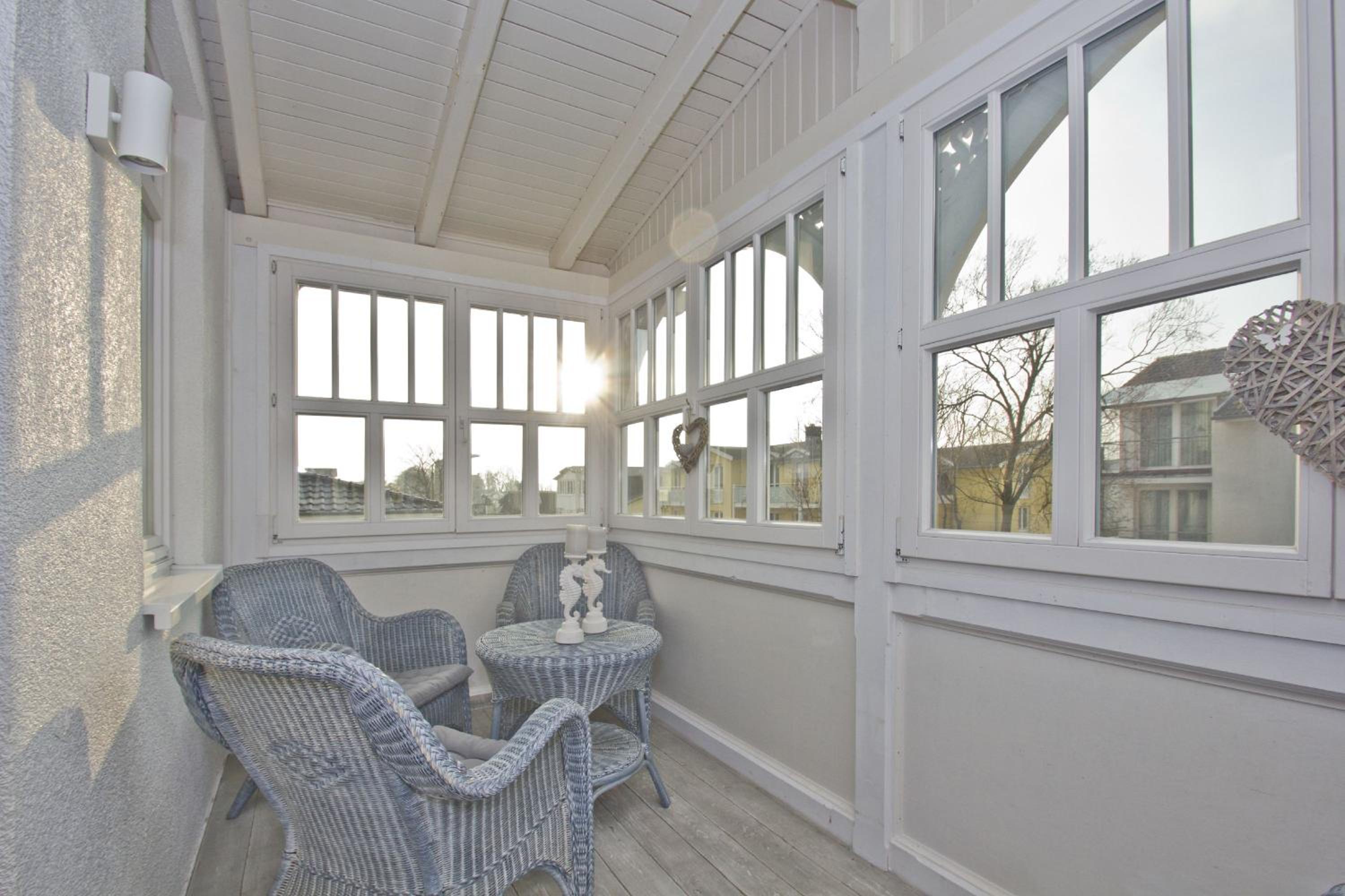 ruhige Lage, Ferienwohnung im Bäderstil mit Wintergarten - Villa Möwe FeWo 04