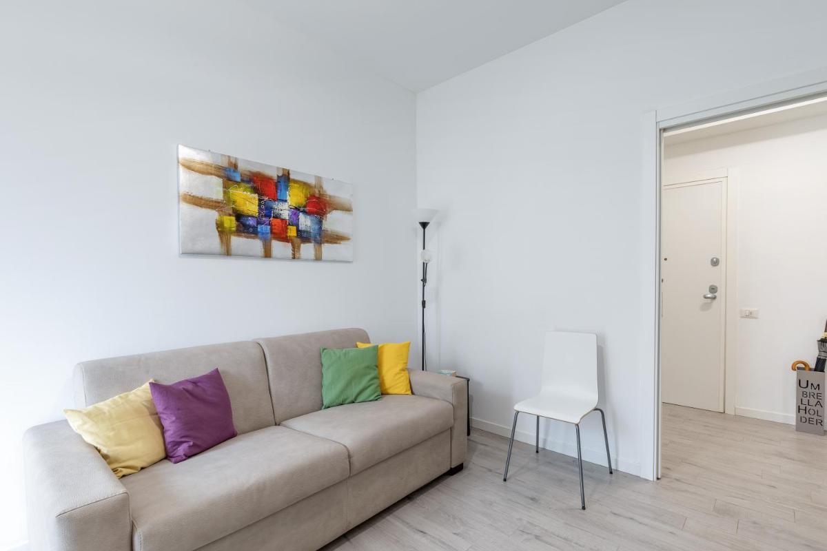 Piazza De Angeli M1 Comfortable Flat with Balcony photo 4