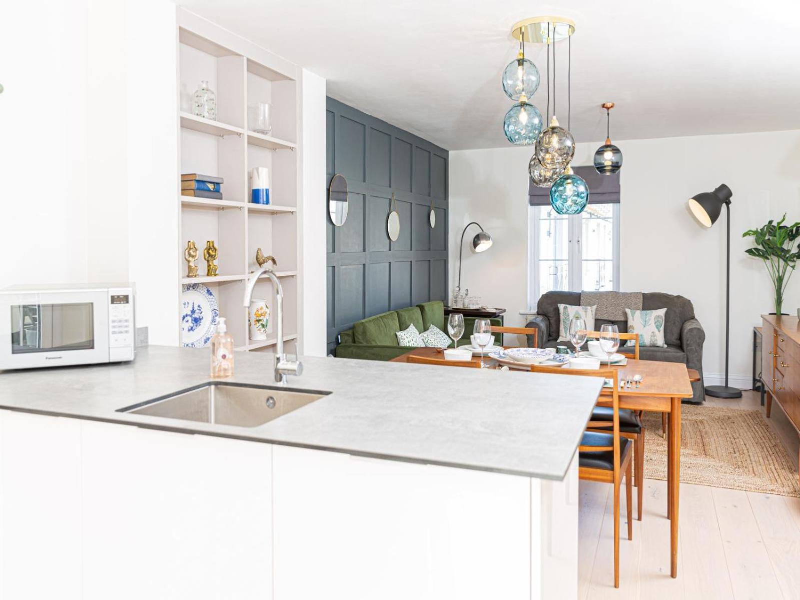 10 Tivoli Mews - By Luxury Apartments view 3