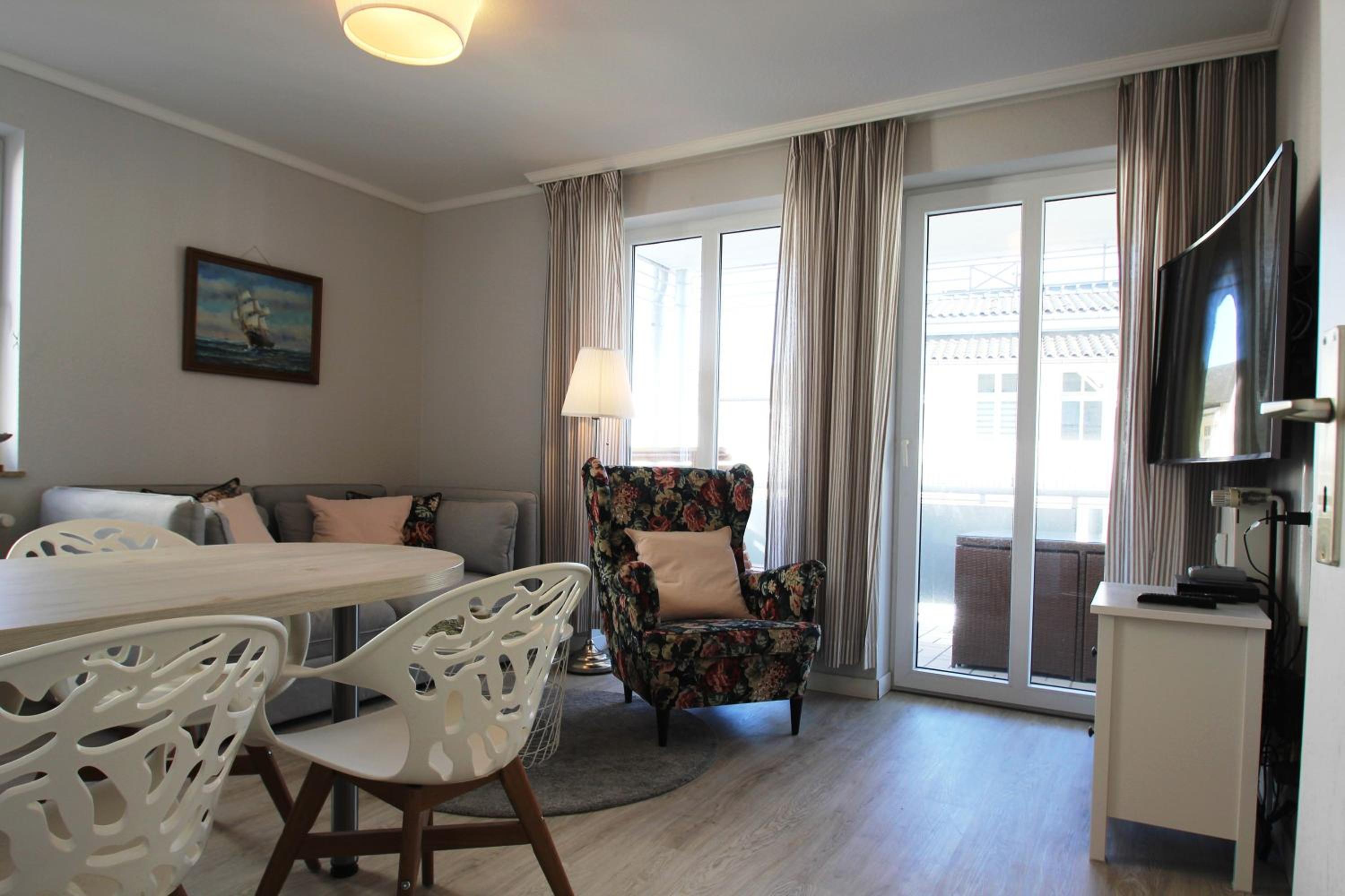 zentrale FeWo mit Balkon, gratis Nutzung vom AHOI Erlebnisbad und Sauna in Sellin - Villa Buskam FeWo 28