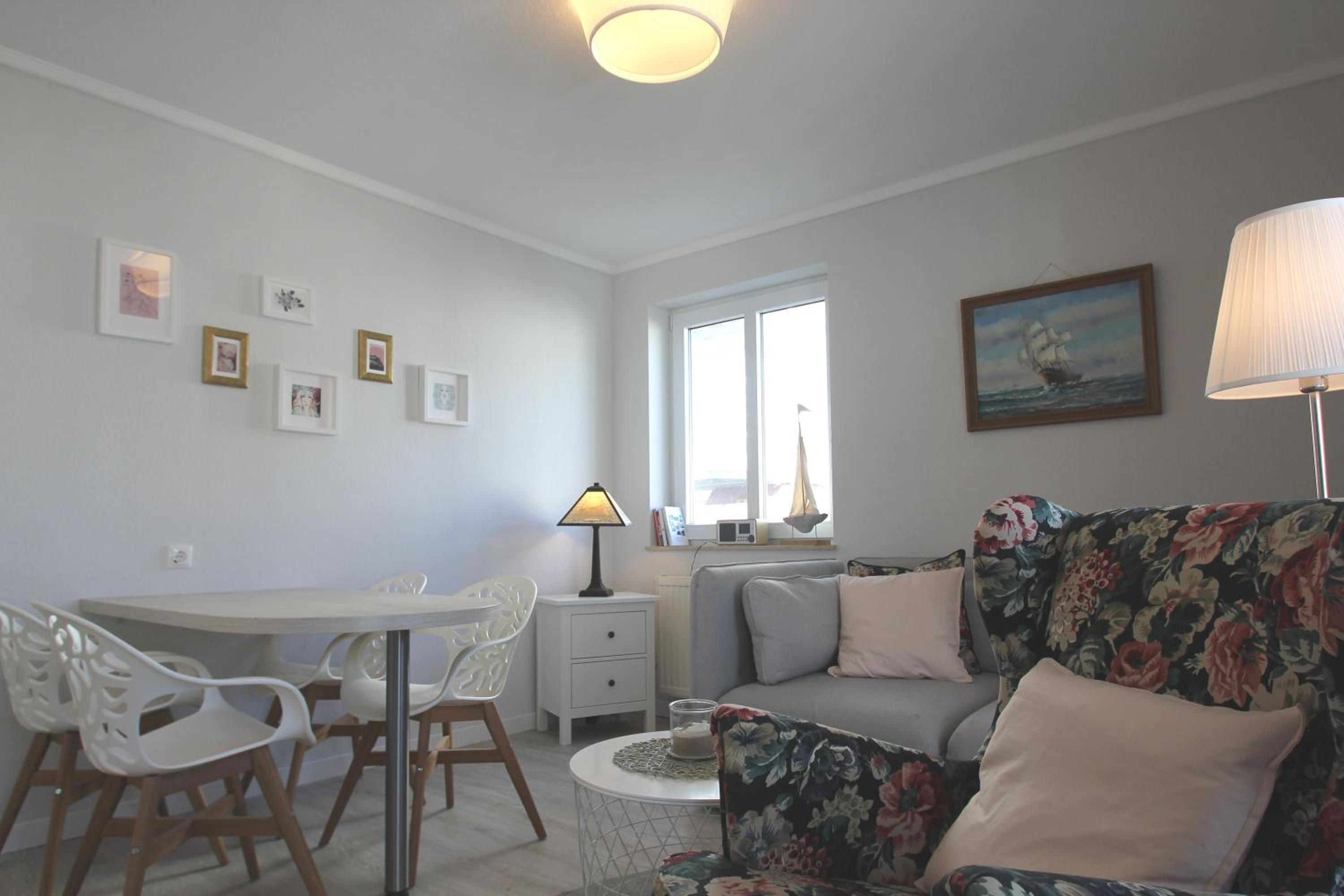 zentrale FeWo mit Balkon, gratis Nutzung vom AHOI Erlebnisbad und Sauna in Sellin - Villa Buskam FeWo 28