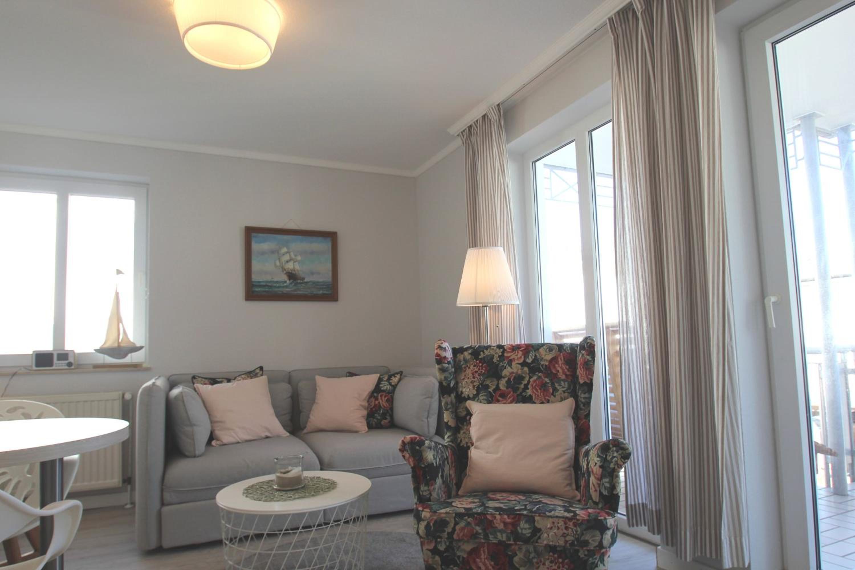 zentrale FeWo mit Balkon, gratis Nutzung vom AHOI Erlebnisbad und Sauna in Sellin - Villa Buskam FeWo 28