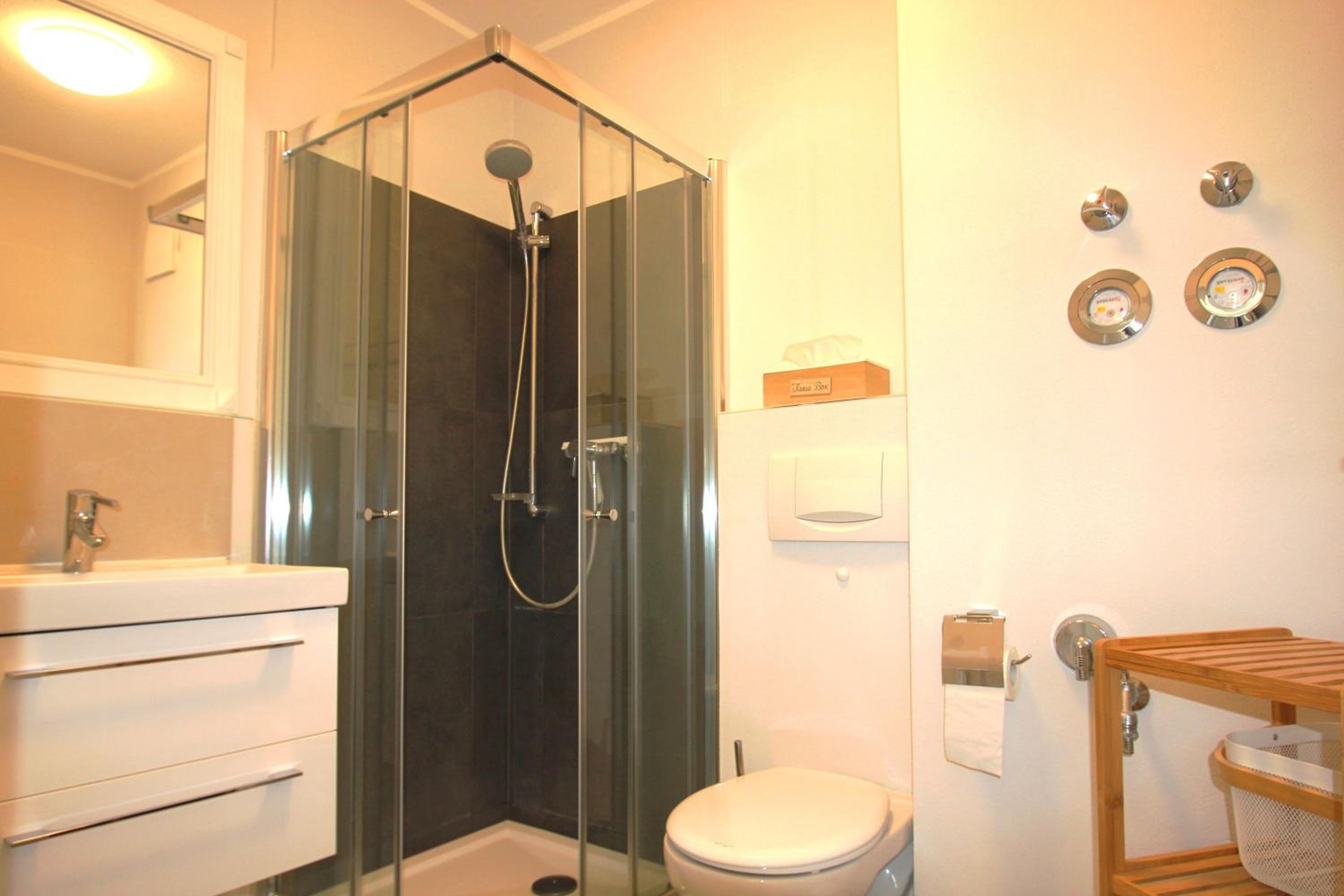 zentrale FeWo mit Balkon, gratis Nutzung vom AHOI Erlebnisbad und Sauna in Sellin - Villa Buskam FeWo 28