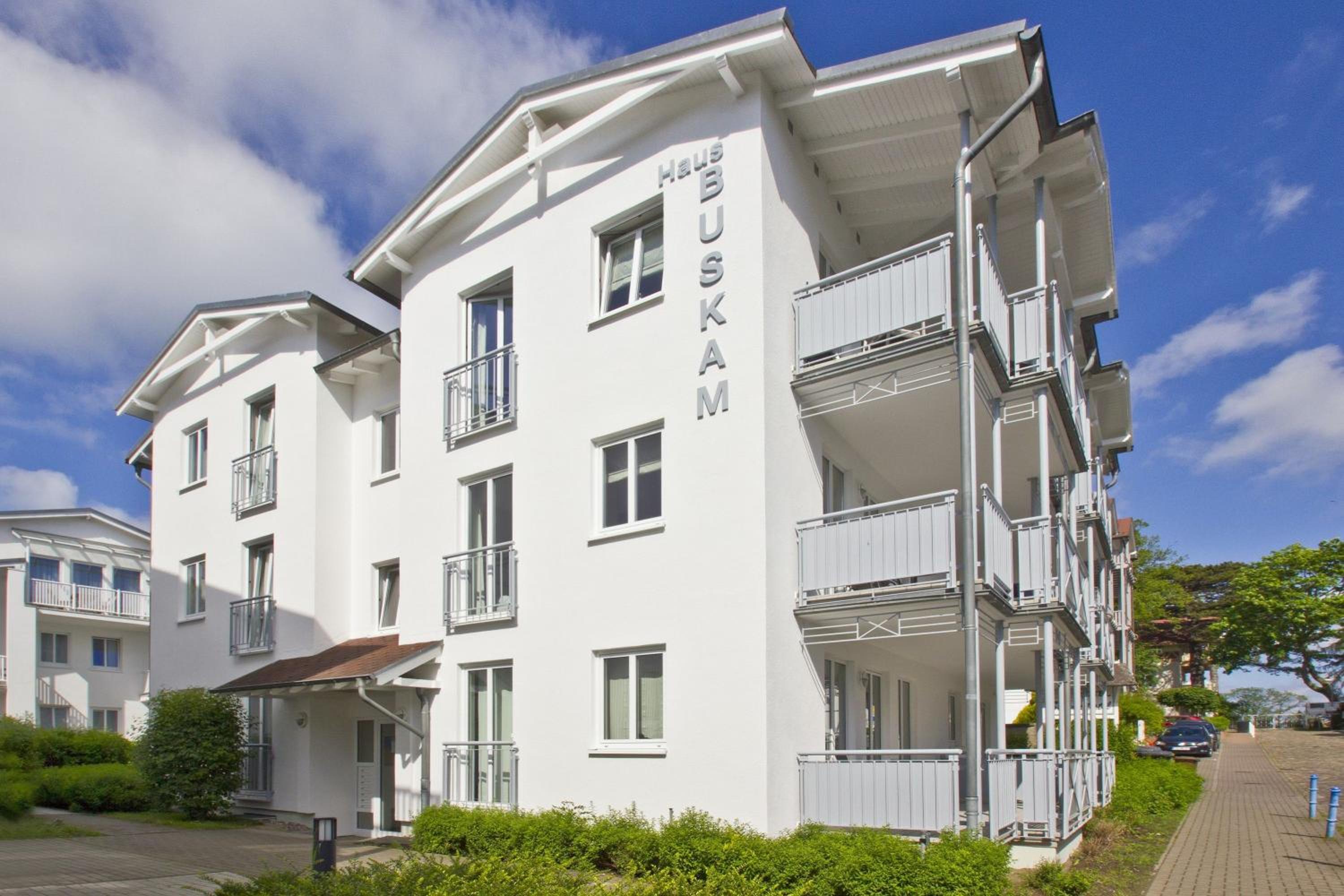 zentrale FeWo mit Balkon, gratis Nutzung vom AHOI Erlebnisbad und Sauna in Sellin - Villa Buskam FeWo 28