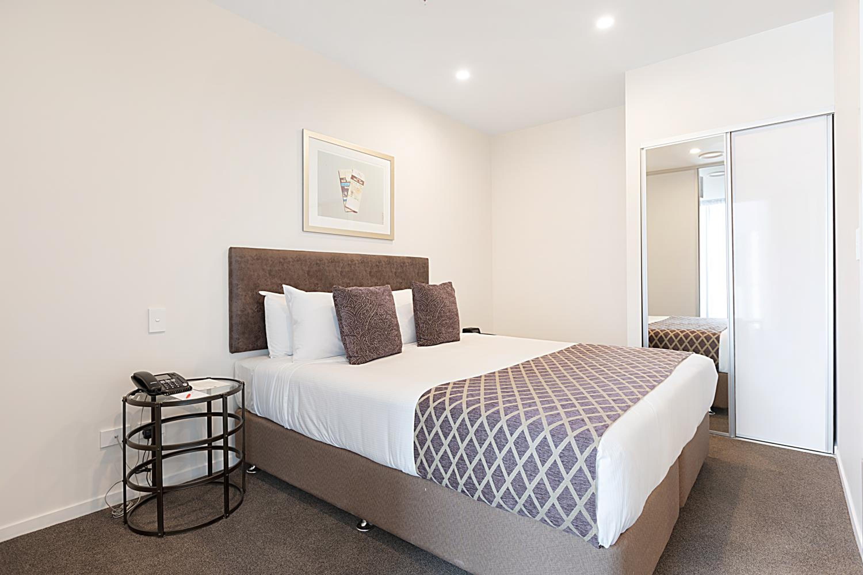 Ramada Suites By Wyndham Victoria Street West