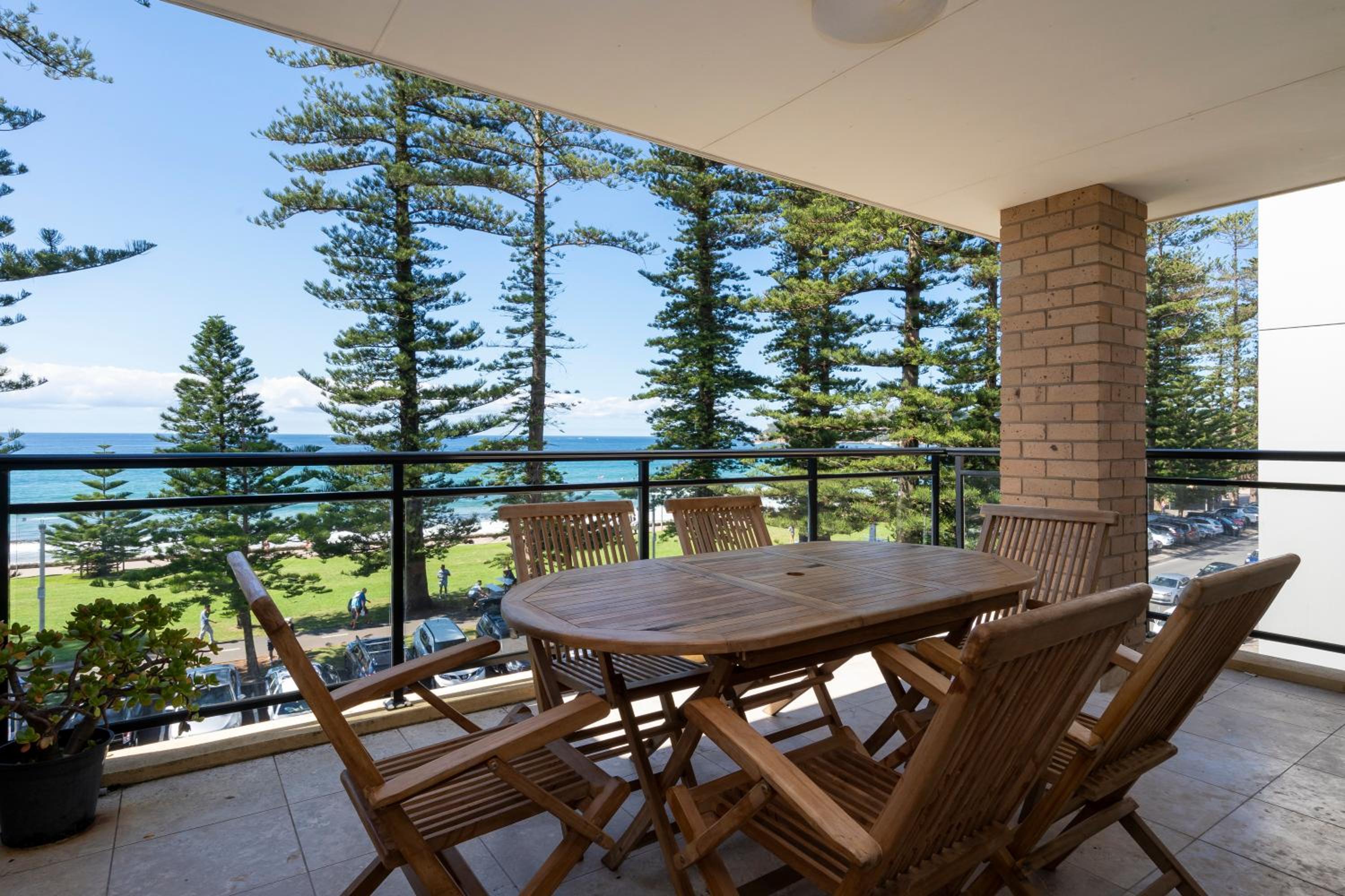 Manly Beachfront Apartment - Image 2