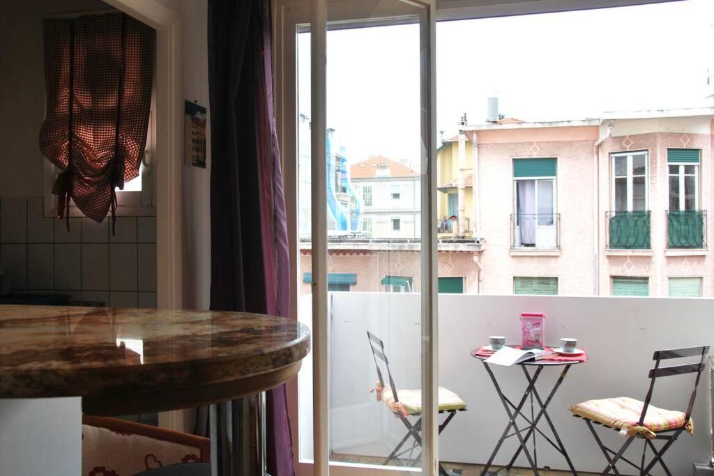 NICE Center - Bright studio balcony wifi & aircon photo 3