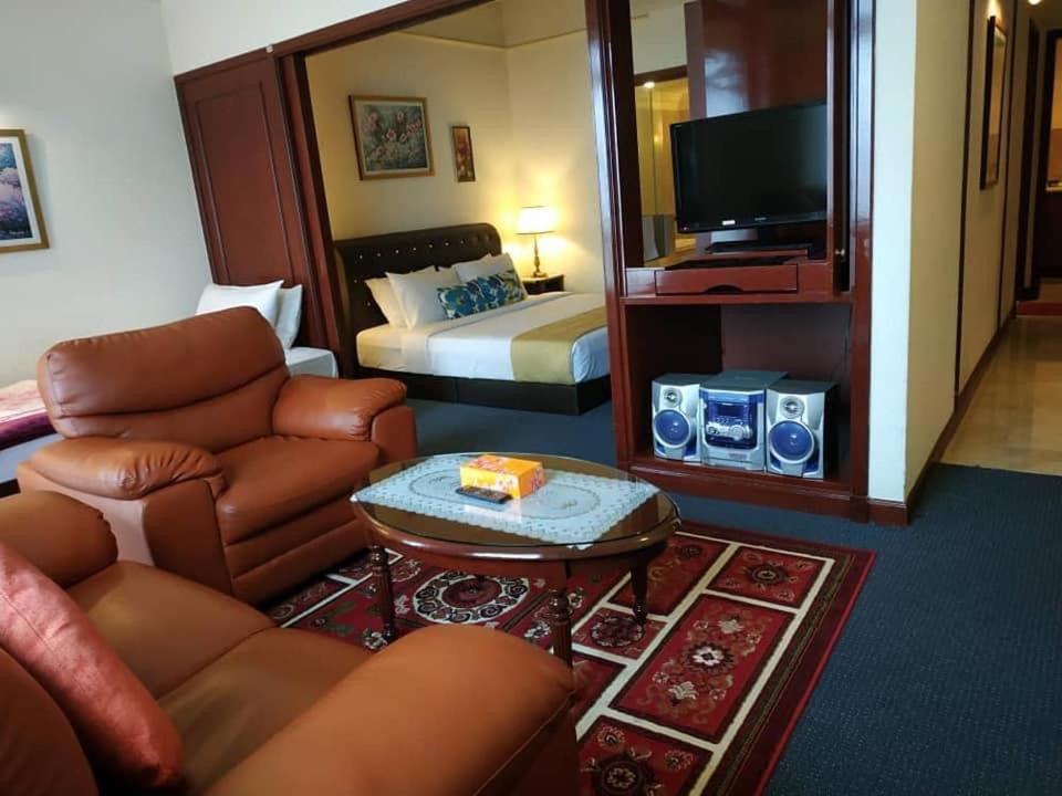 Elements service suite@ Times Square