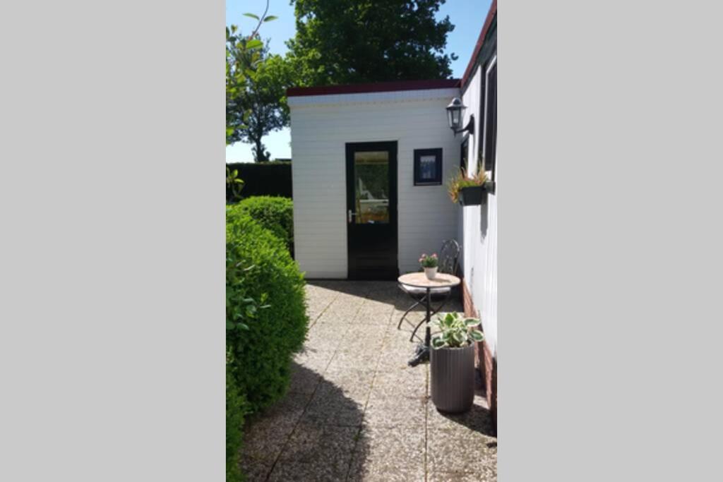 Ferienpark Vislust Chalet direkt an der Gracht mit Bootsanlegesteiger