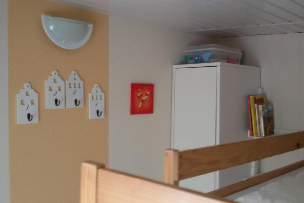 Ferienpark Vislust Chalet direkt an der Gracht mit Bootsanlegesteiger