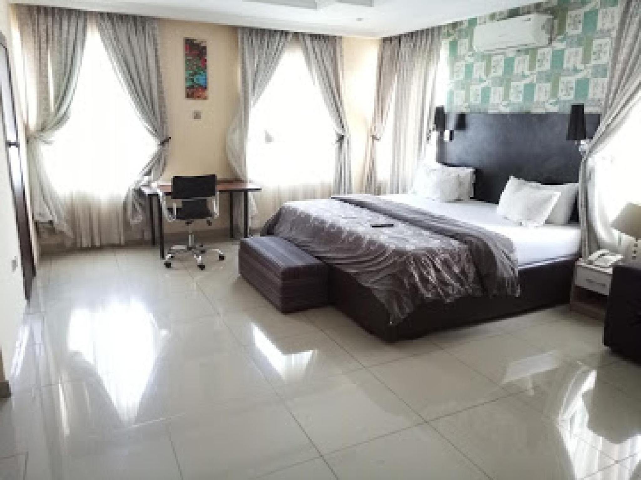 Room in Apartment - Carlton Gate Xclusive Hotel