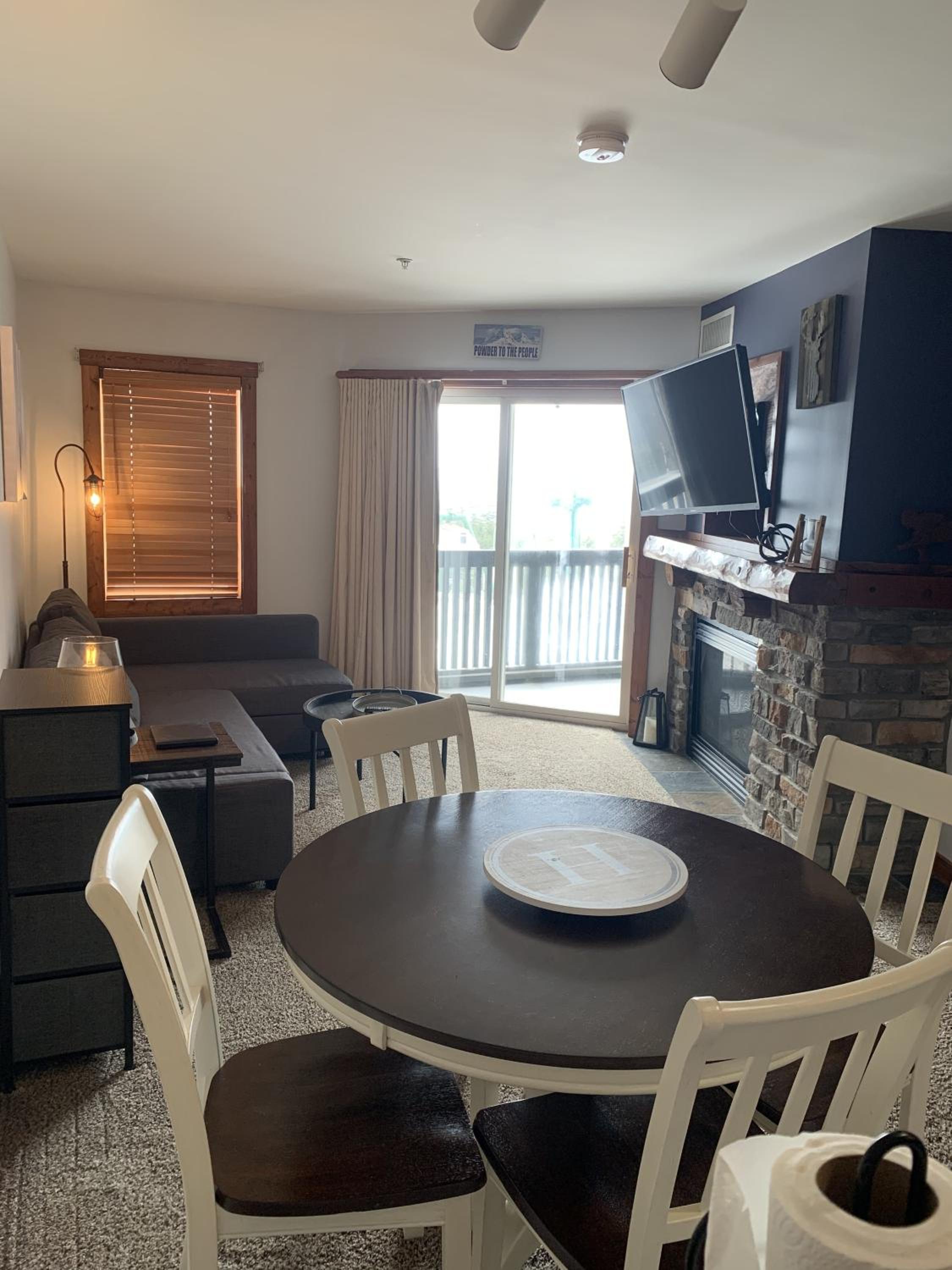 HH207 Ski-inSki-out Condo Hot Tub Sleeps 4 view 5