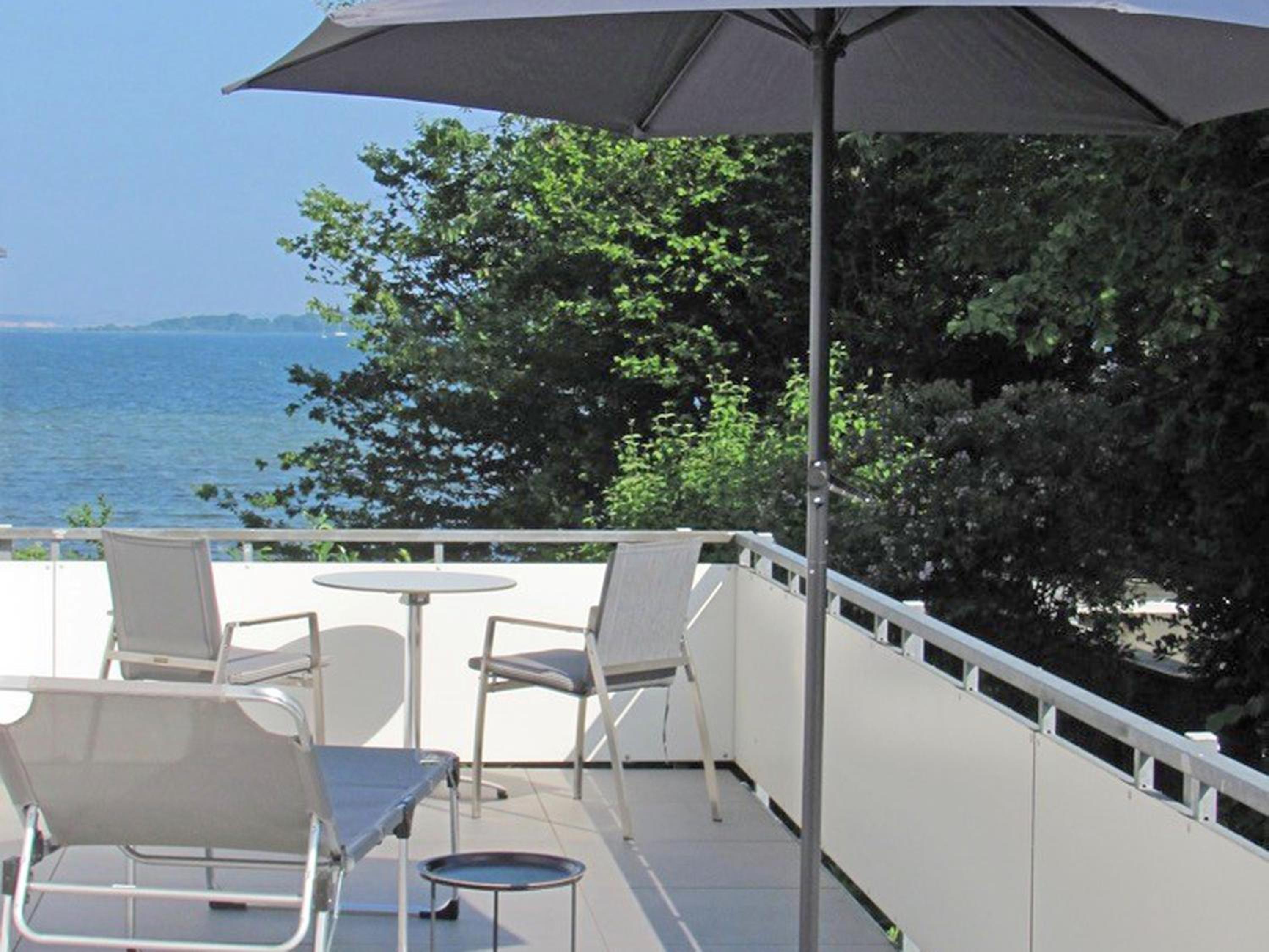 Villa Vilmblick - Wohnung 07 mit Terrasse und Boddenblick