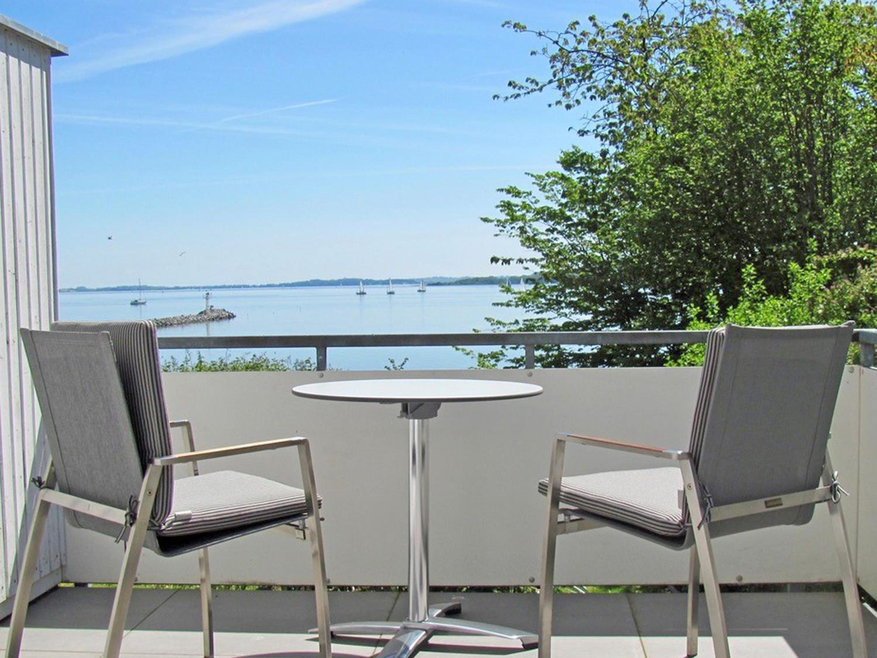 Villa Vilmblick - Wohnung 07 mit Terrasse und Boddenblick
