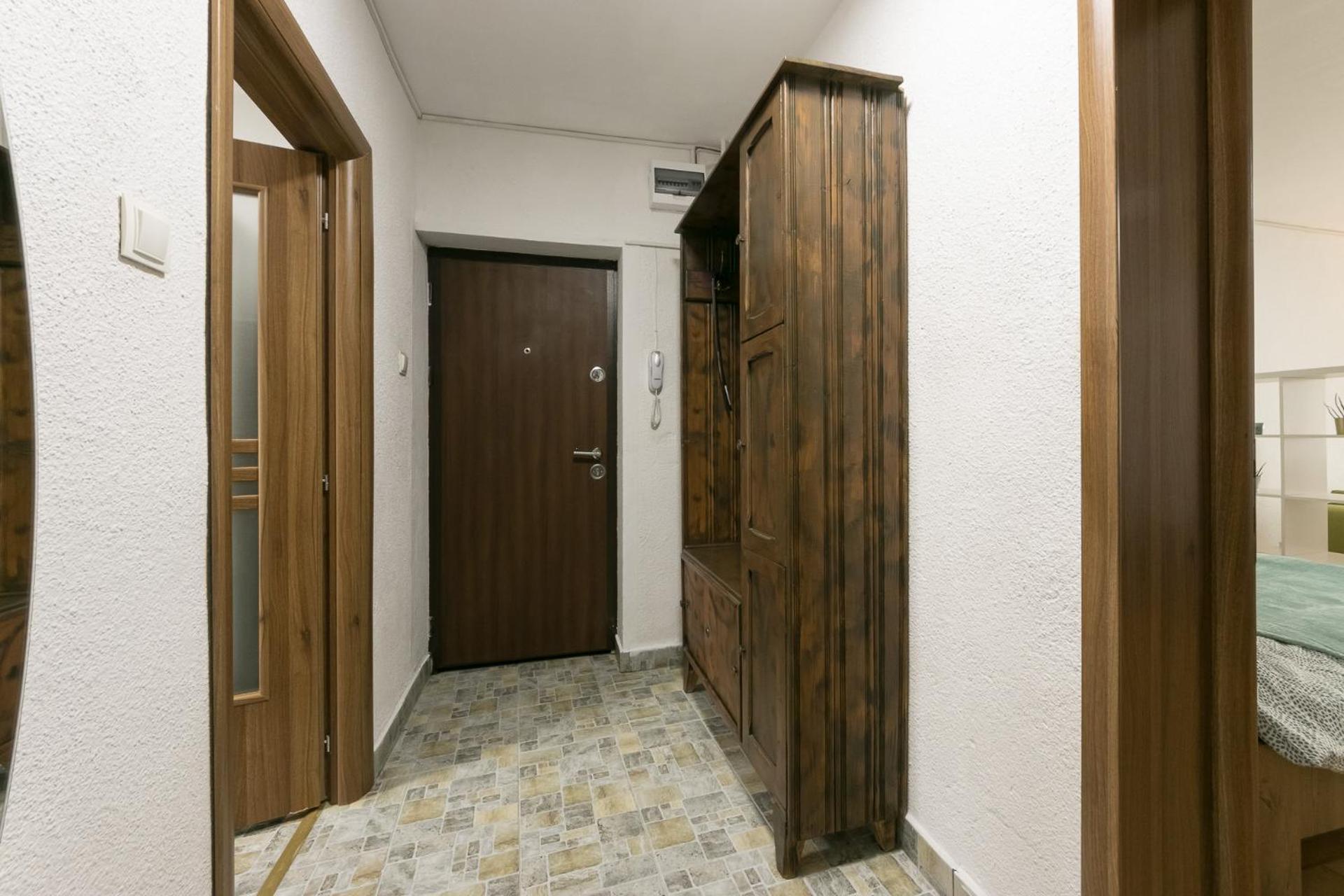 Inviting Studio on Decebal Boulevard in Bucharest